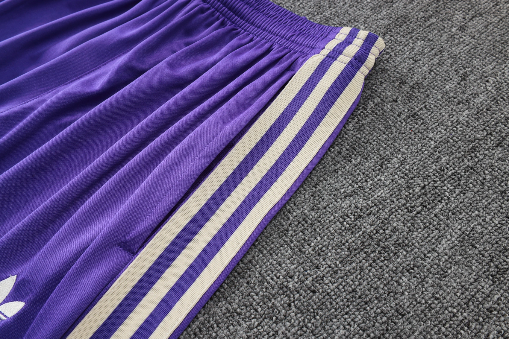 Real Madrid Training Kit (Polo+Pants) Apricot 2025/26 - Image 4