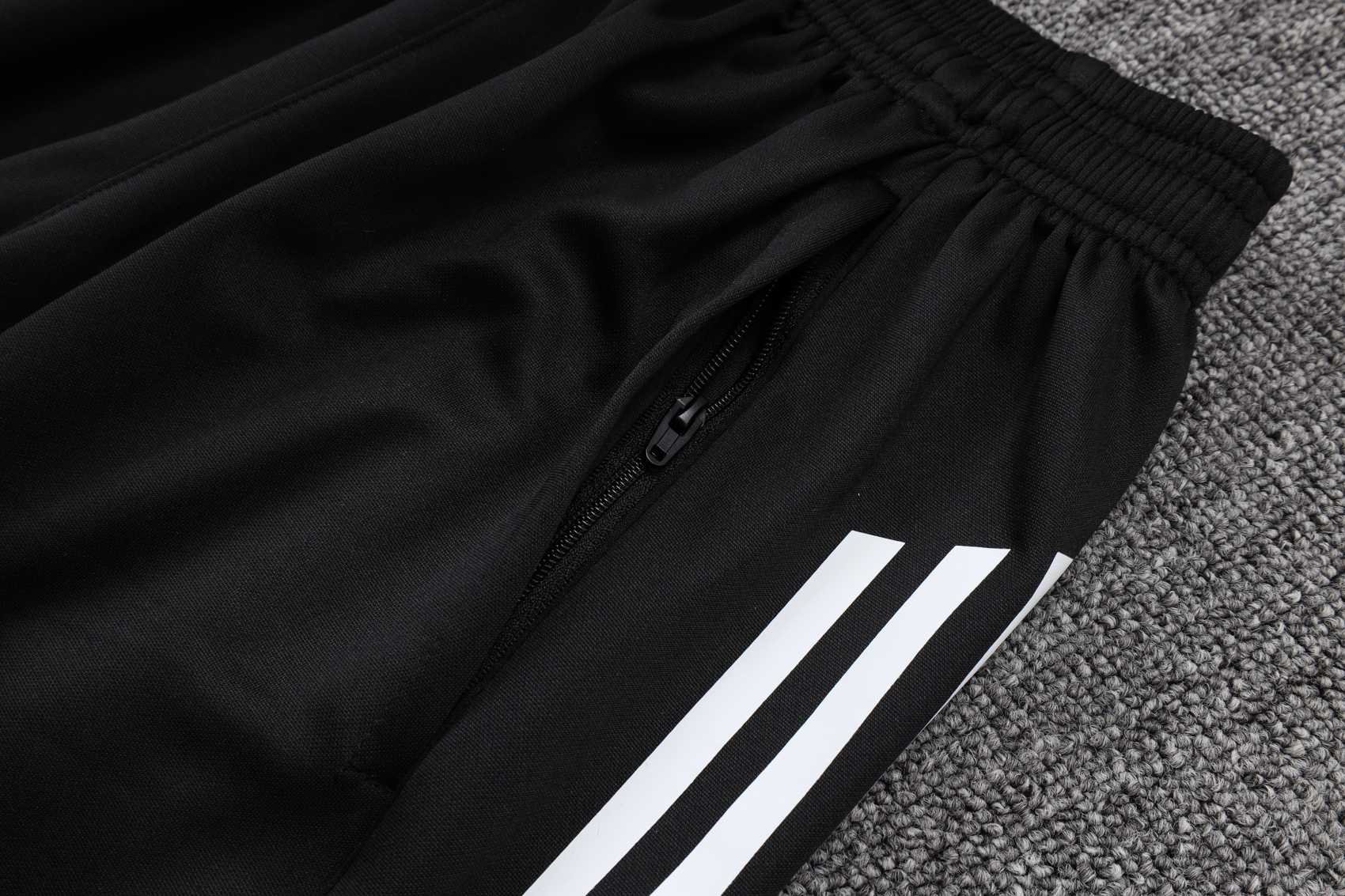 Manchester United Sleeveless Training Kit Purple 2025/26 - Image 3