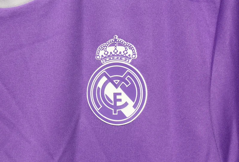 Real Madrid Retro Jersey Away Long Sleeve Soccer Shirt 2016/17 - Image 3