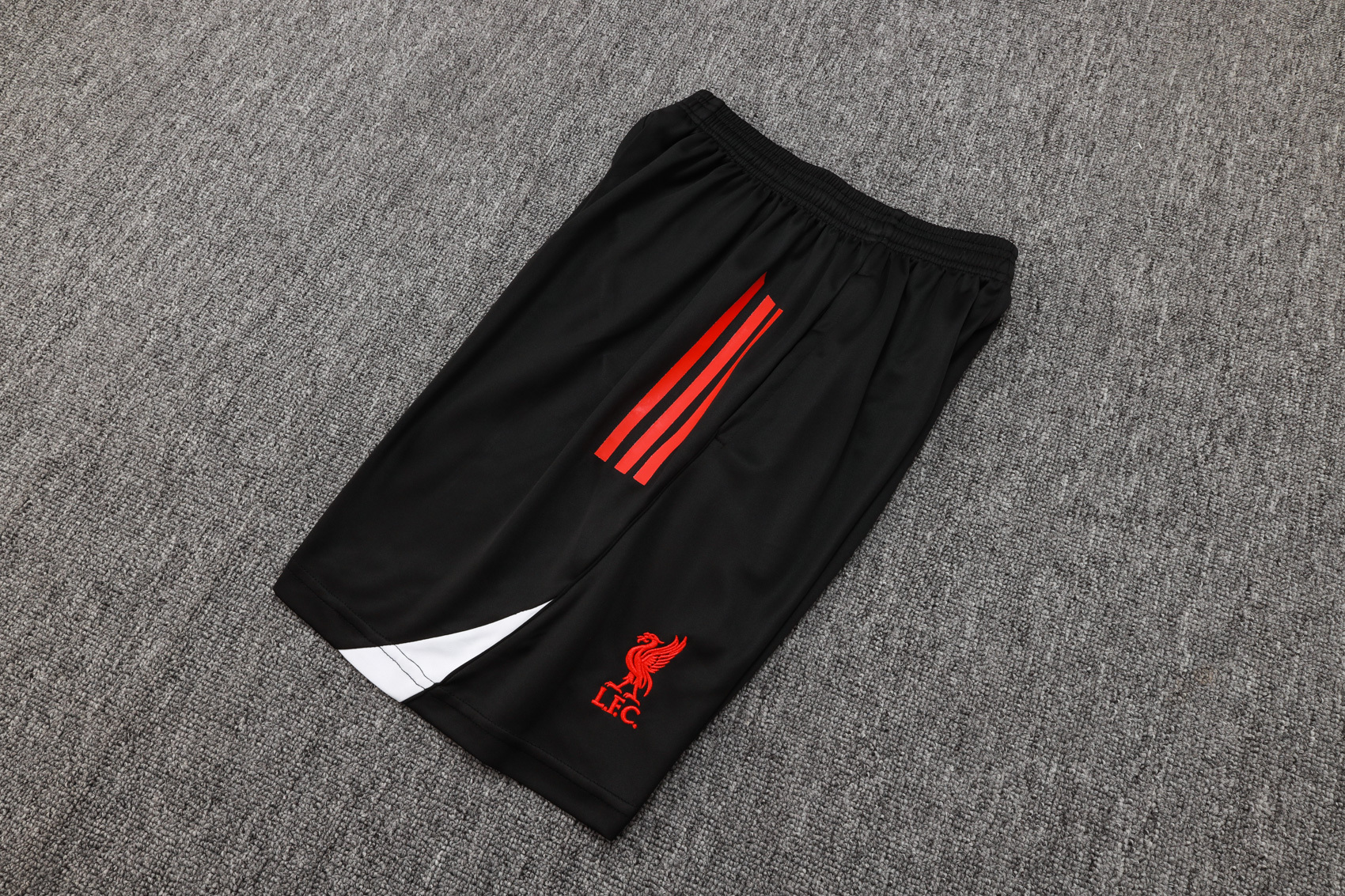 Liverpool Sleeveless Training Kit Black 2025/26 - Image 4