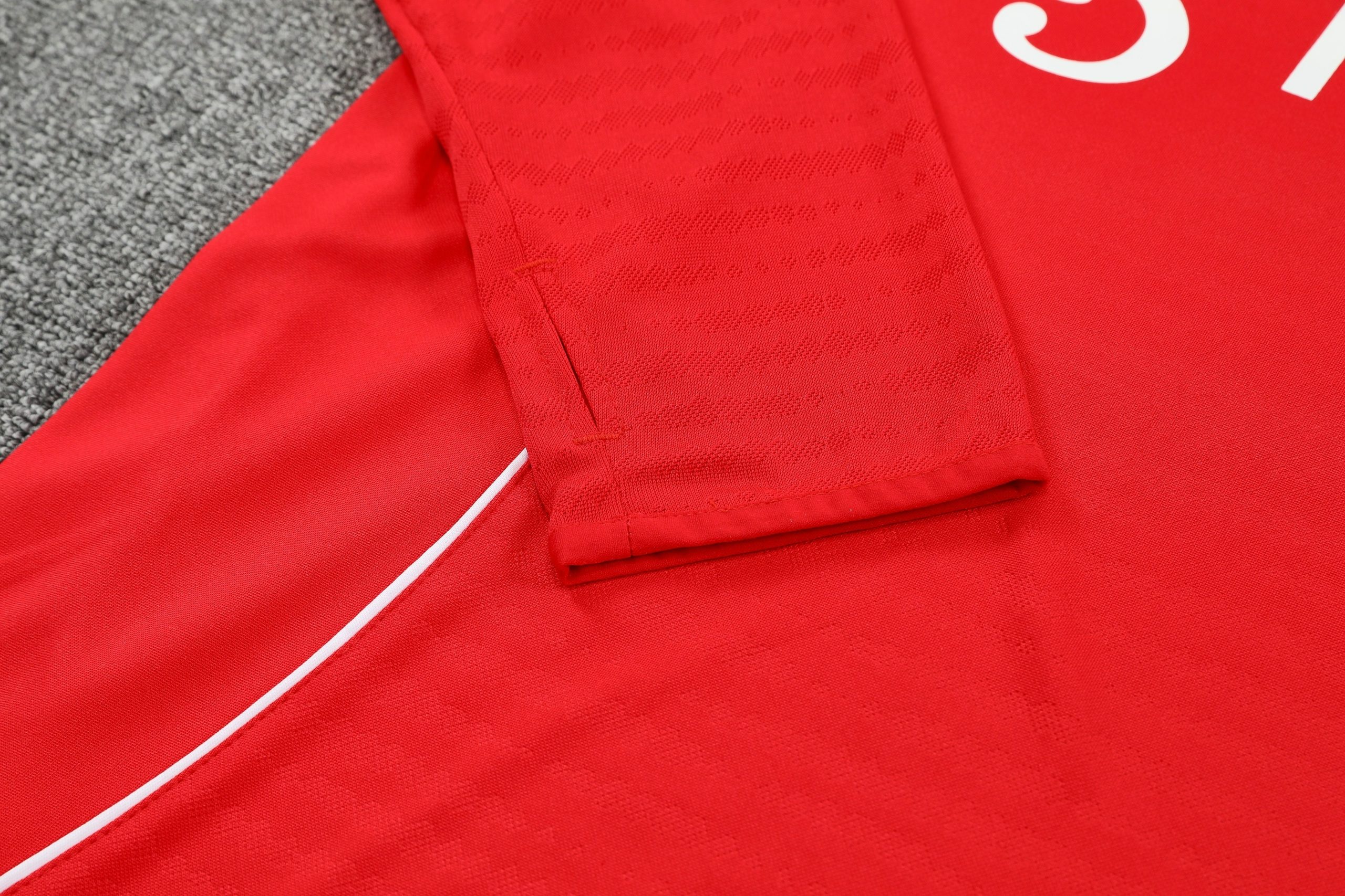 Manchester United Training Kit (Sweatshirt+Pants) Red 2025/26 - Player Version - Image 4