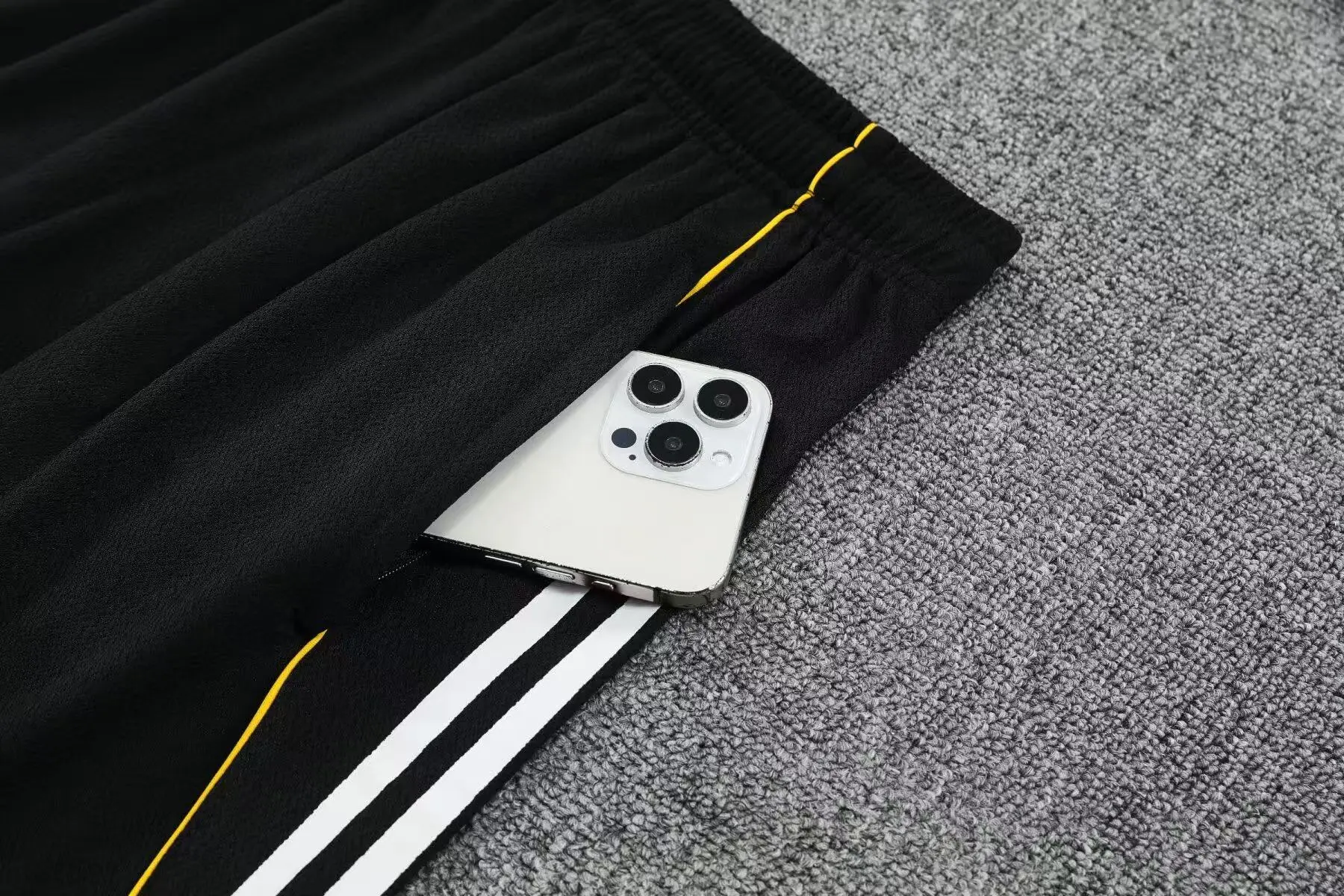 Real Madrid Sleeveless Training Kit White 2025/26 - Image 4