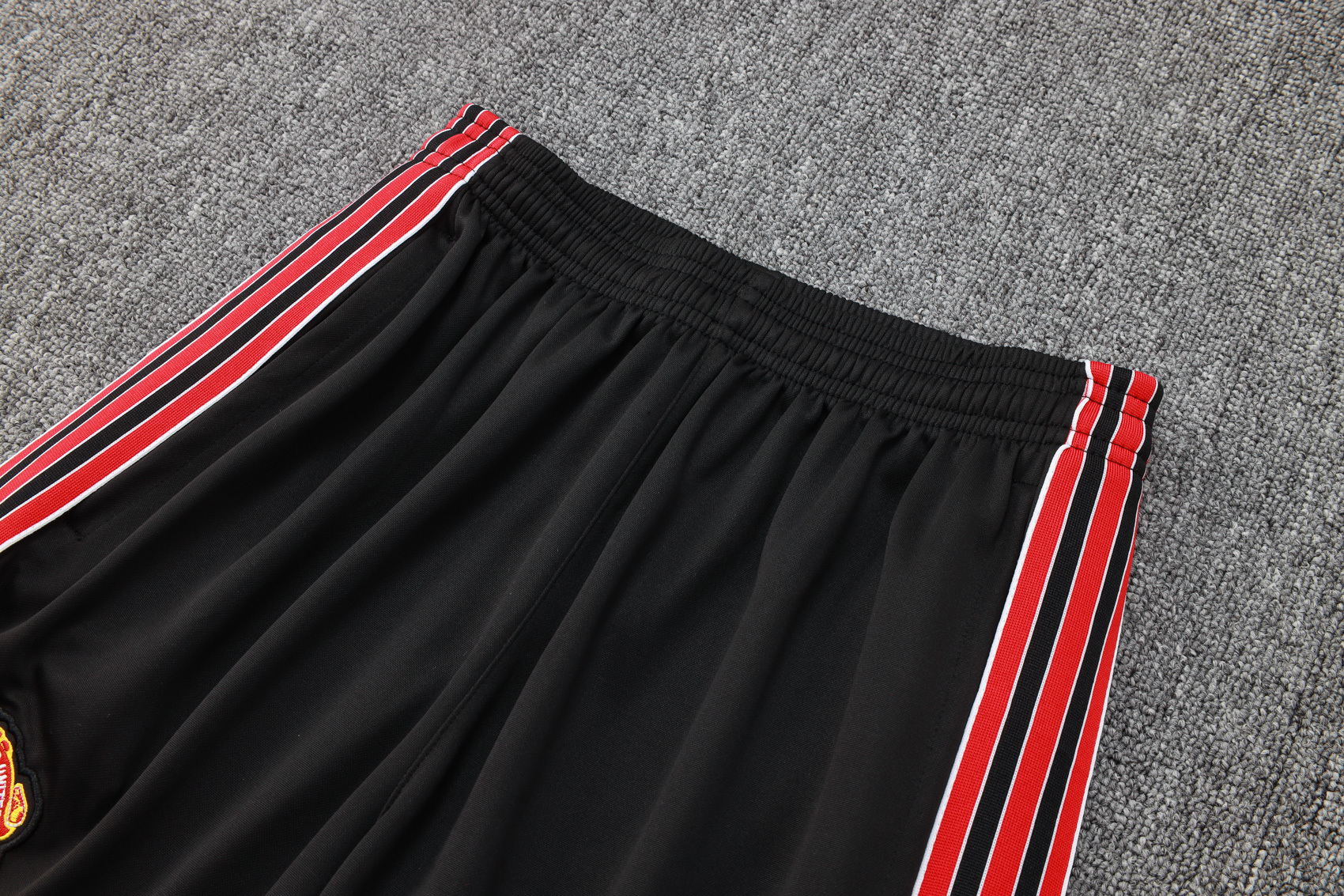 Manchester United Training Kit (Sweatshirt+Pants) Black 2025/26 - Image 3