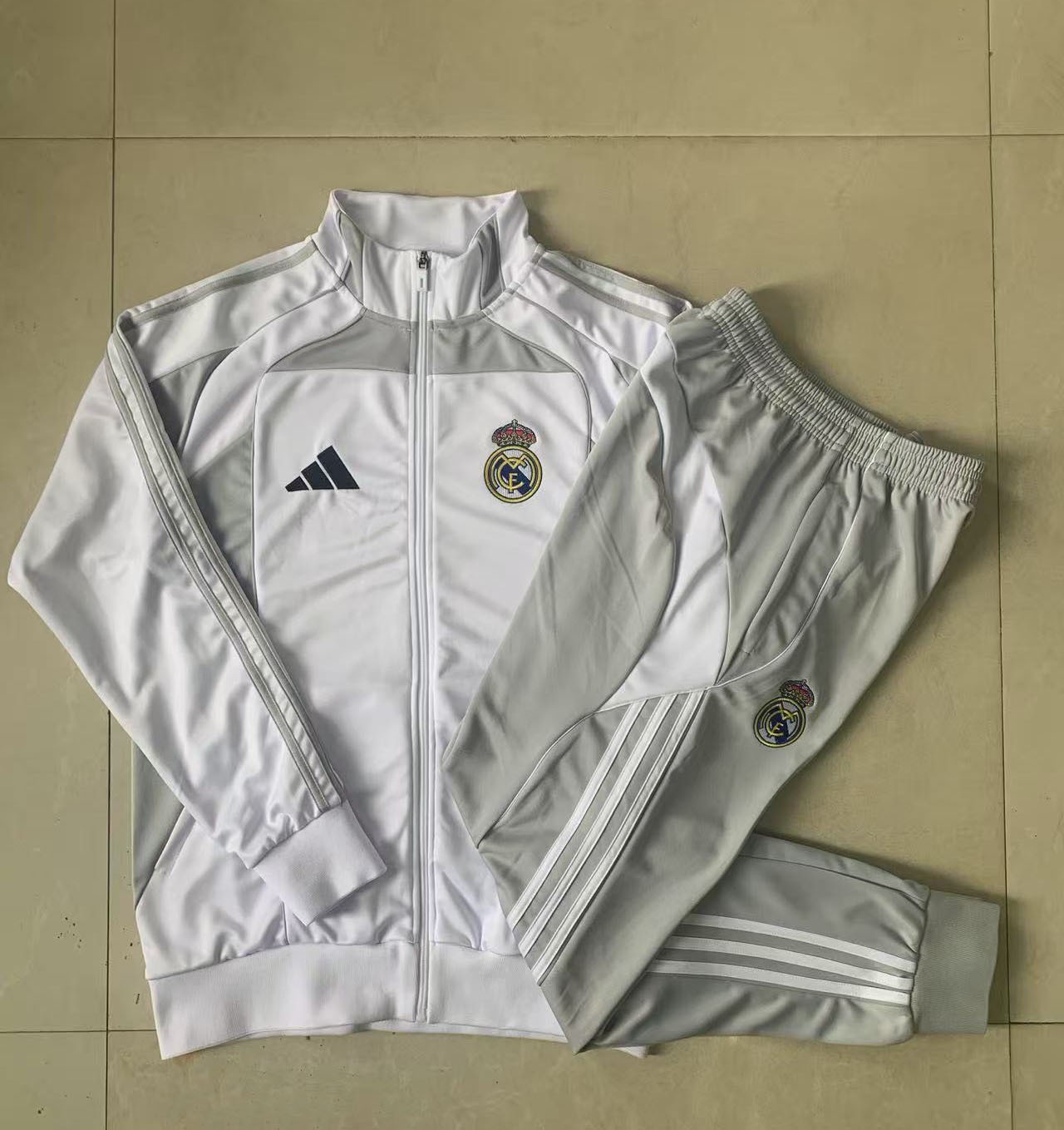 Kids Real Madrid Training Kit (Jacket+Pants) White&Grey 2025/26 - Image 2