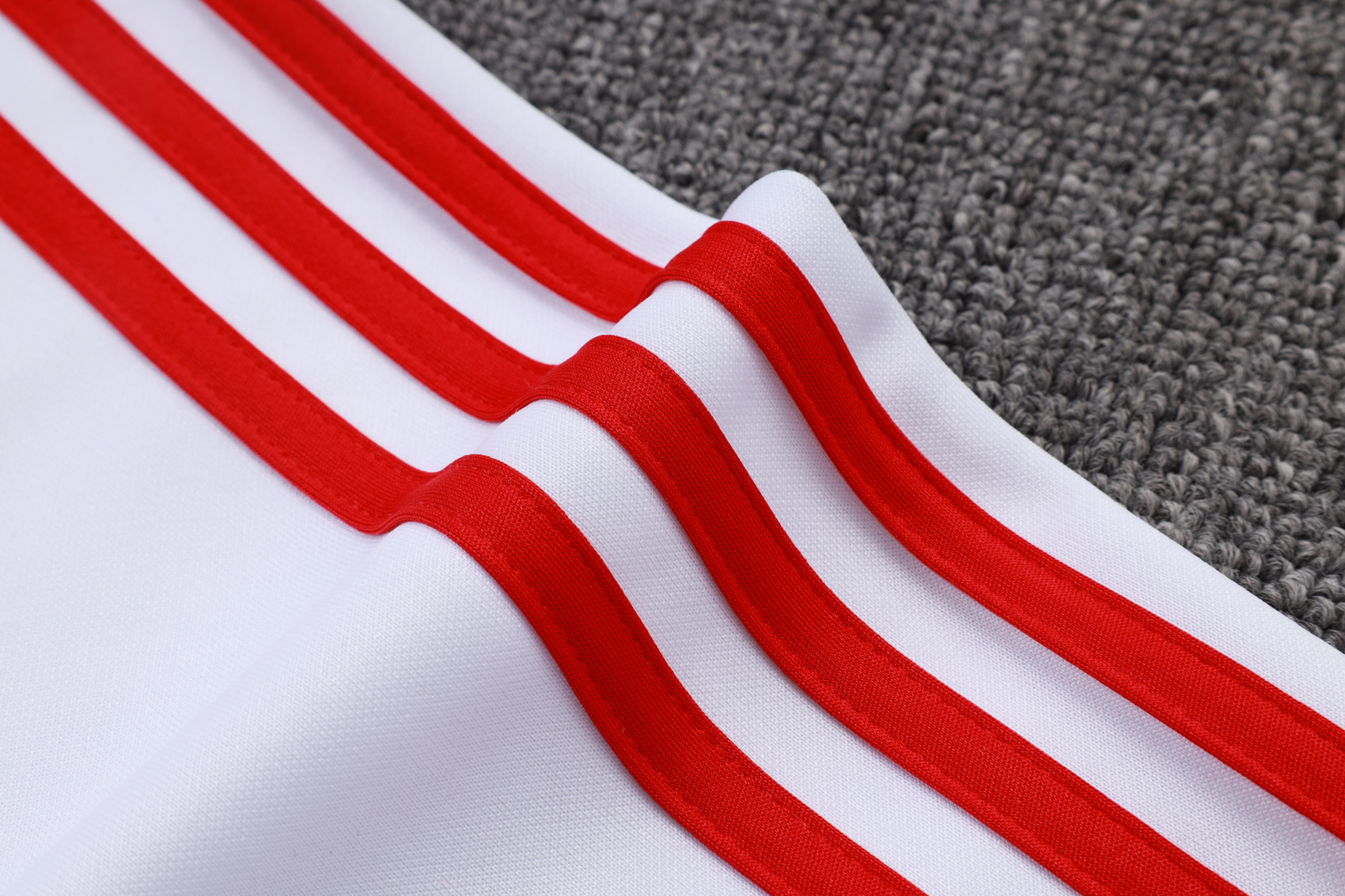 Bayern Munich Training Kit (Jacket+Pants) White 2025/26 - Image 2