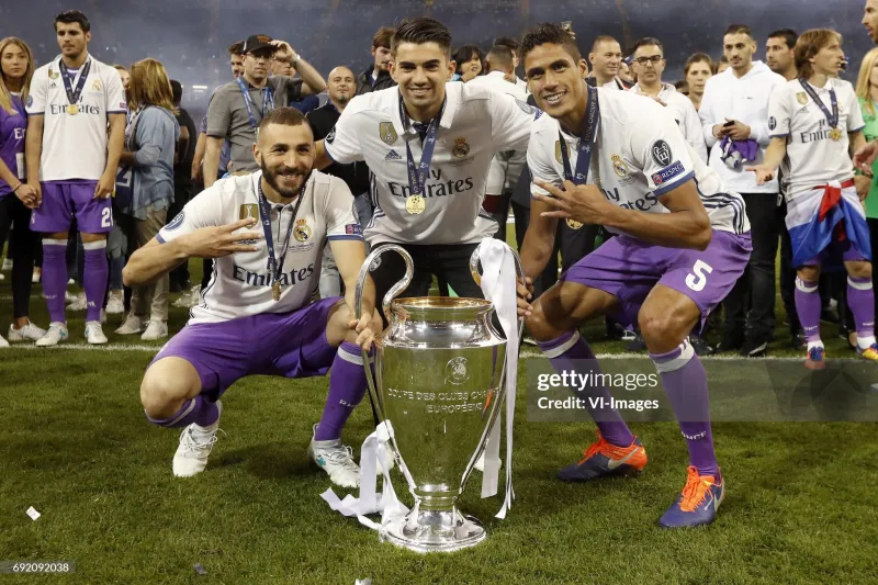 Real Madrid Retro Jersey Home Soccer Shirt 2016/17 - Image 4