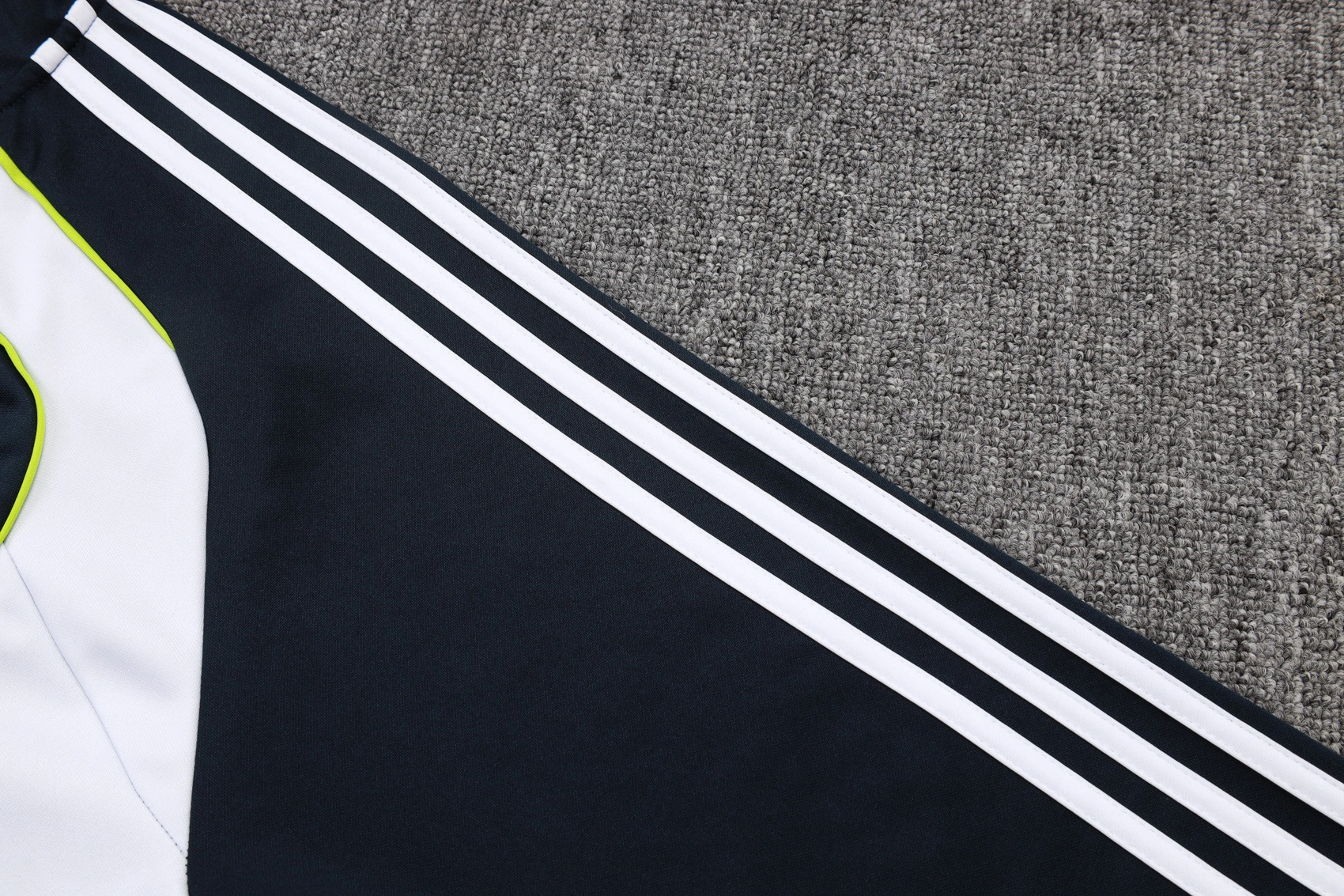 Real Madrid Training Kit (Jacket+Pants) Cyan 2025/26 - Image 3