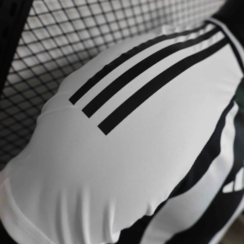 Juventus Soccer Jersey Home Shirt 2024/25 - Image 2