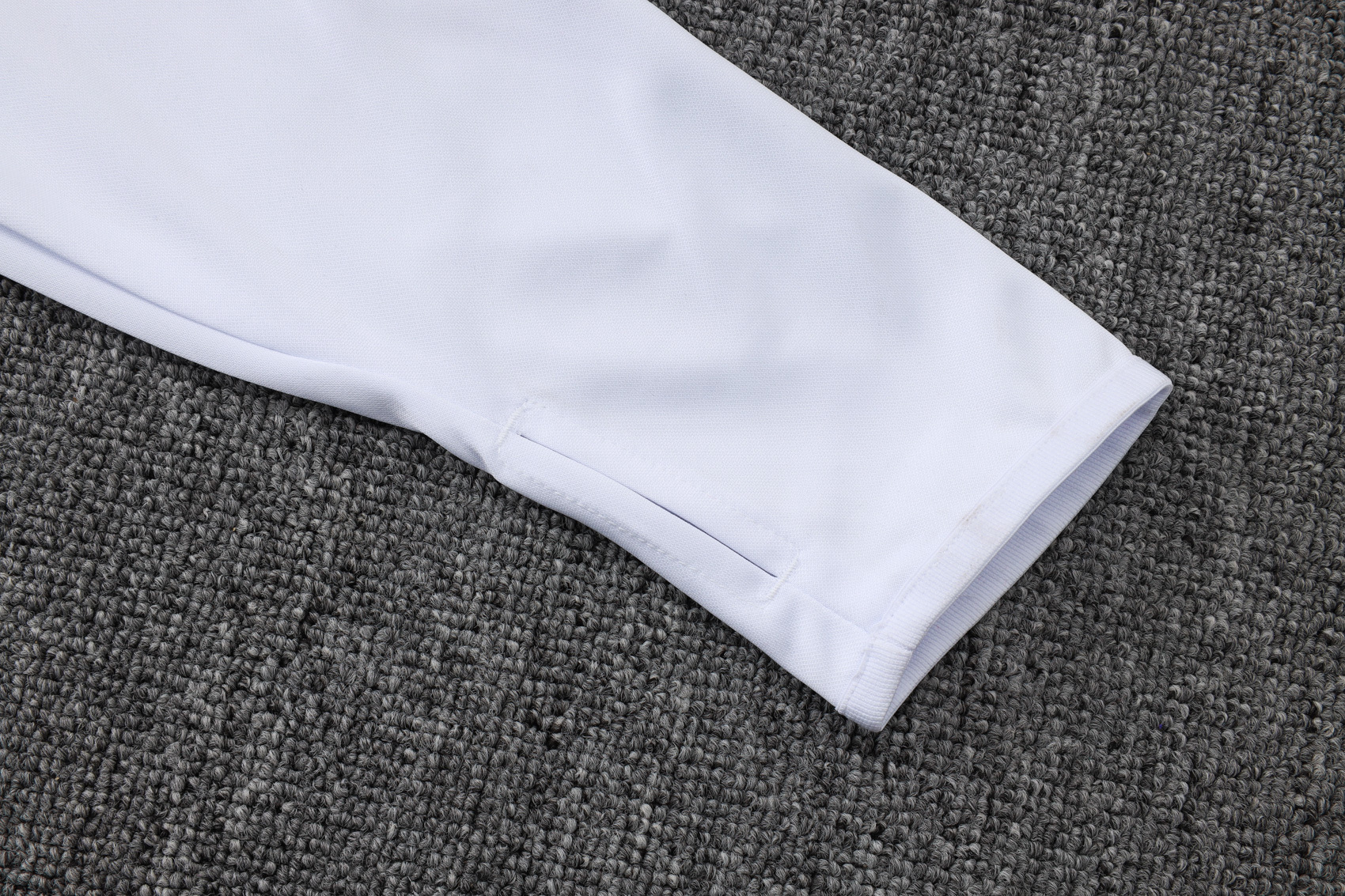 Manchester United Training Kit (Sweatshirt+Pants) White 2025/26 - Image 3