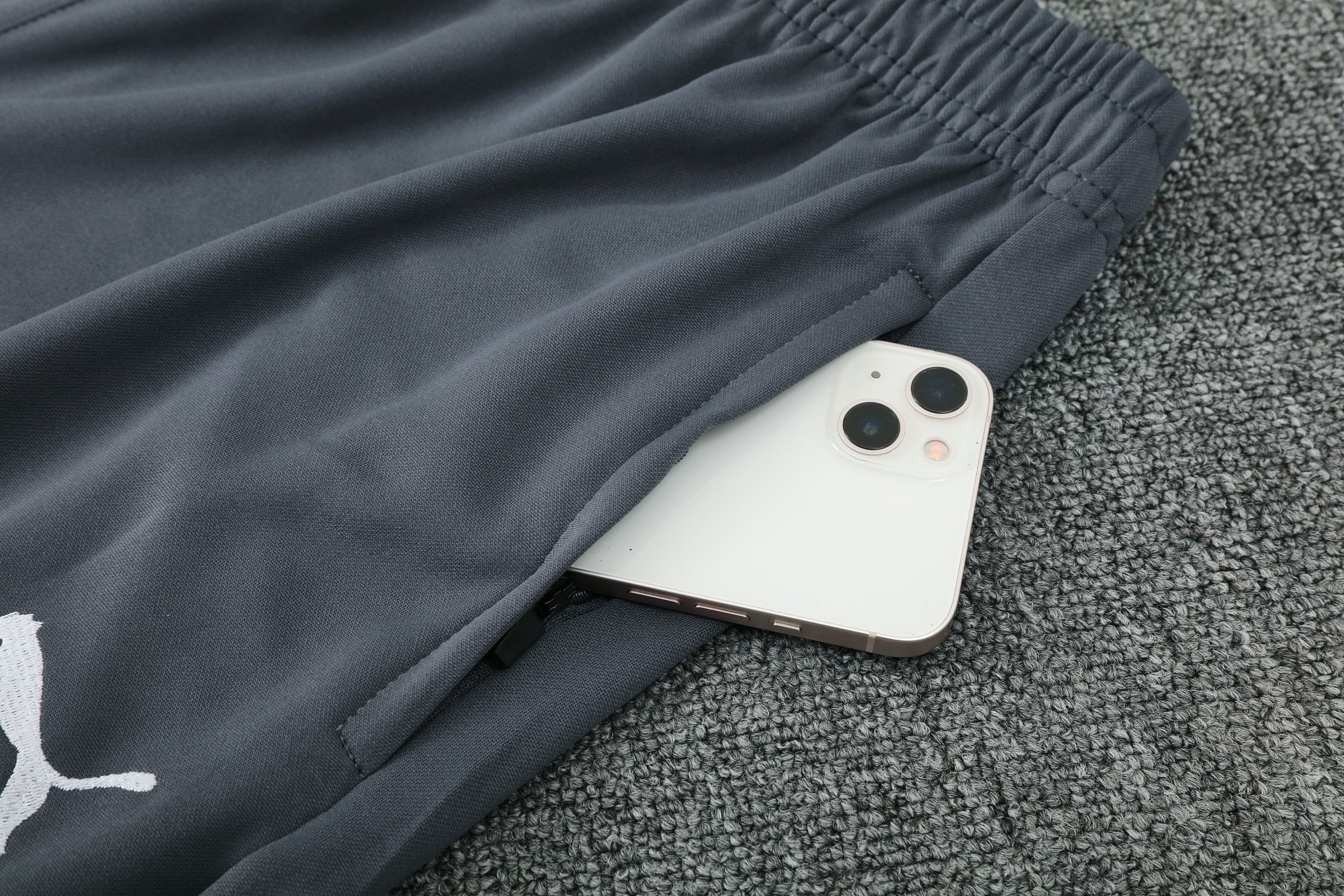 Manchester City Training Kit (Sweatshirt+Pants) Grey 2025/26 - Player Version - Image 3