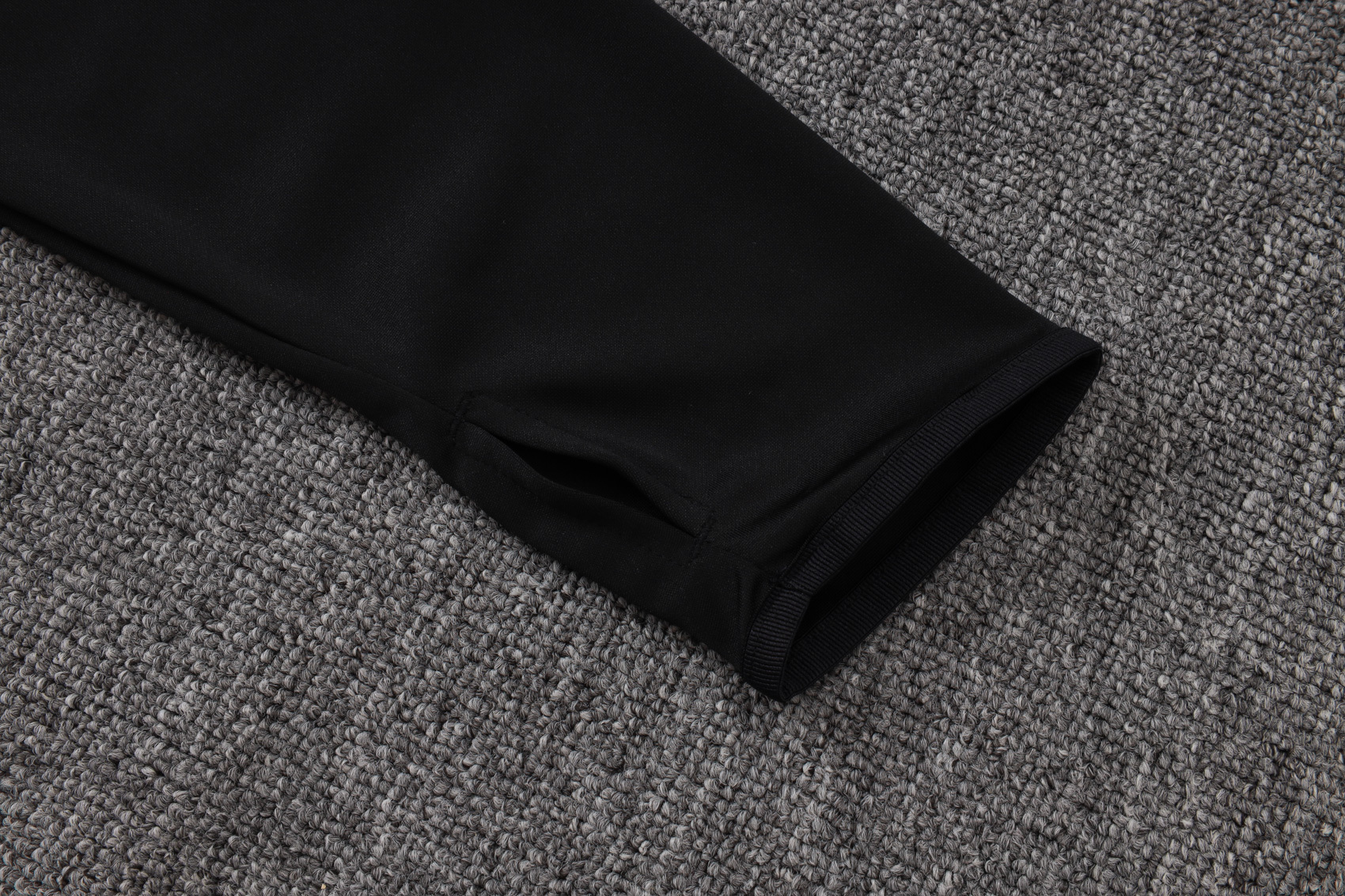 Bayern Munich Training Kit (Sweatshirt+Pants) Black 2025/26 - Image 3