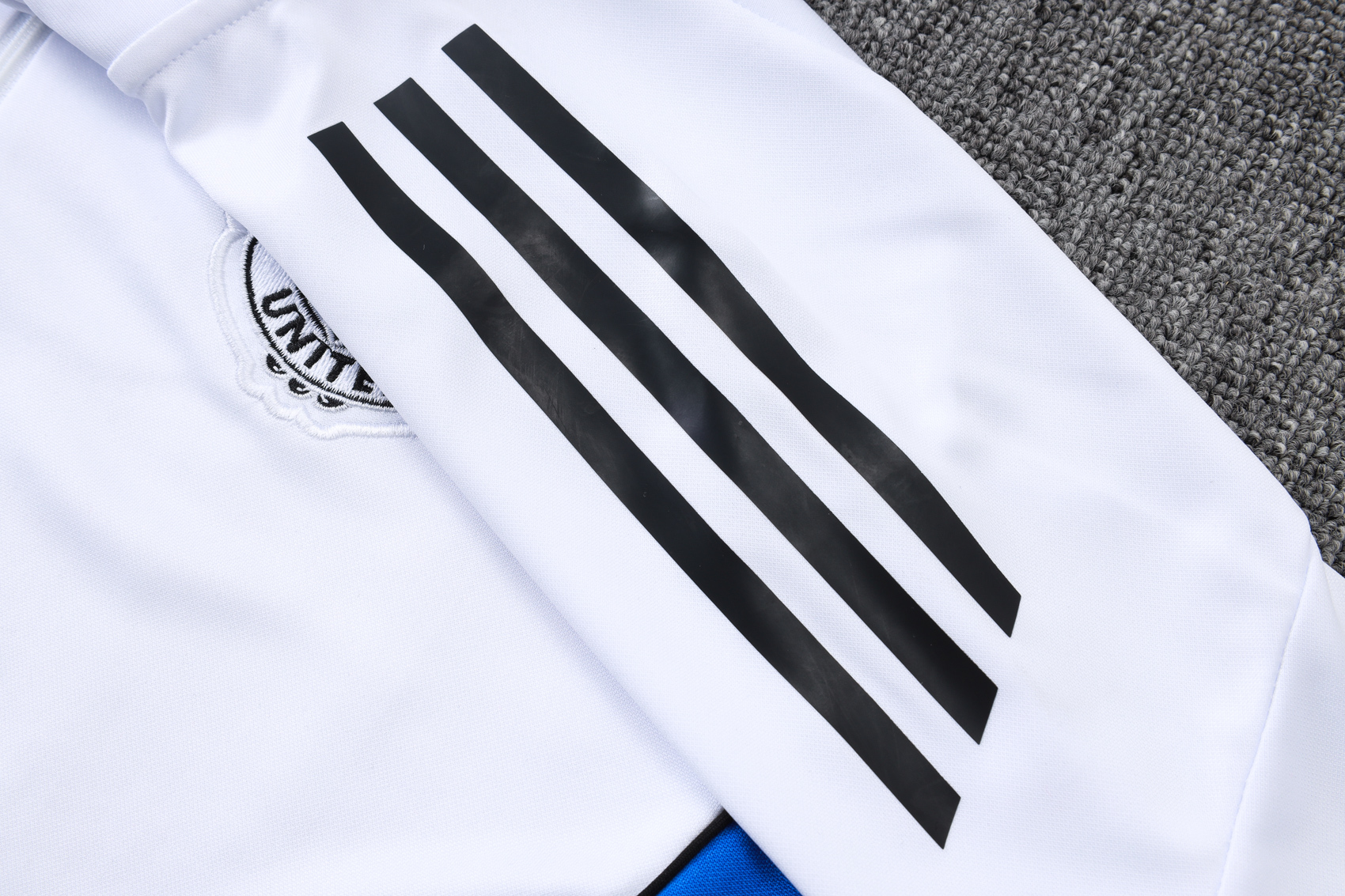 Manchester United Training Kit (Sweatshirt+Pants) White 2025/26 - Image 5