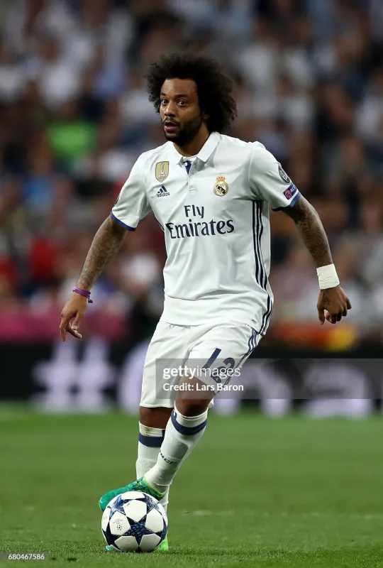 Real Madrid Retro Jersey Home Soccer Shirt 2016/17 - Image 6