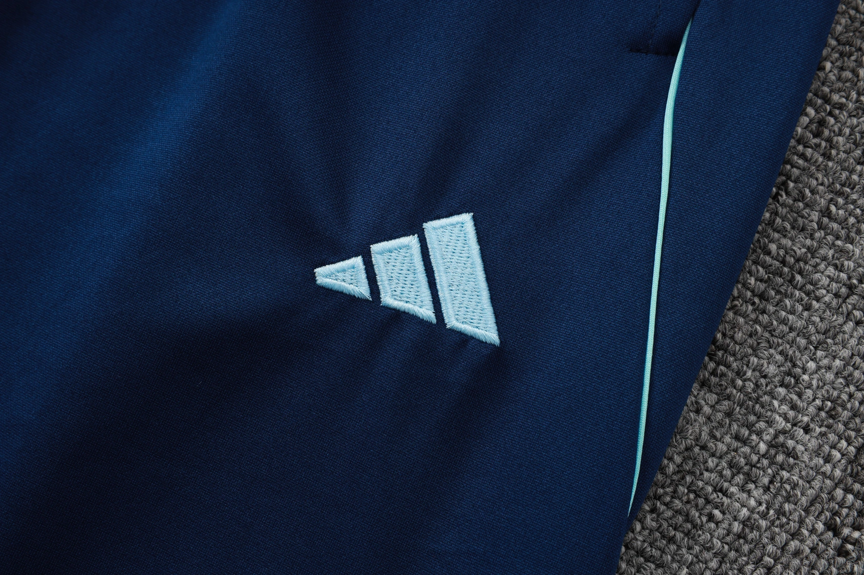 Arsenal Training Kit (Polo+Pants) Green 2025/26 - Image 3