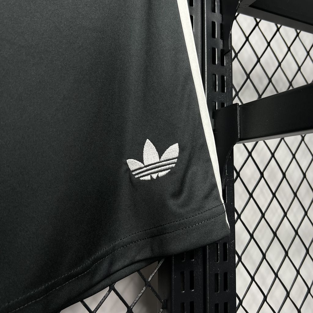 Manchester United Third Away Football Jersey Shorts 2024/25 - Image 4