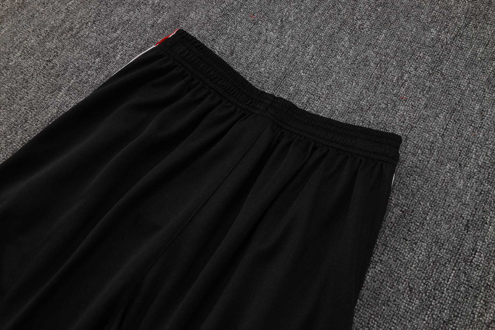 Liverpool Sleeveless Training Kit Red 2025/26 - Image 6