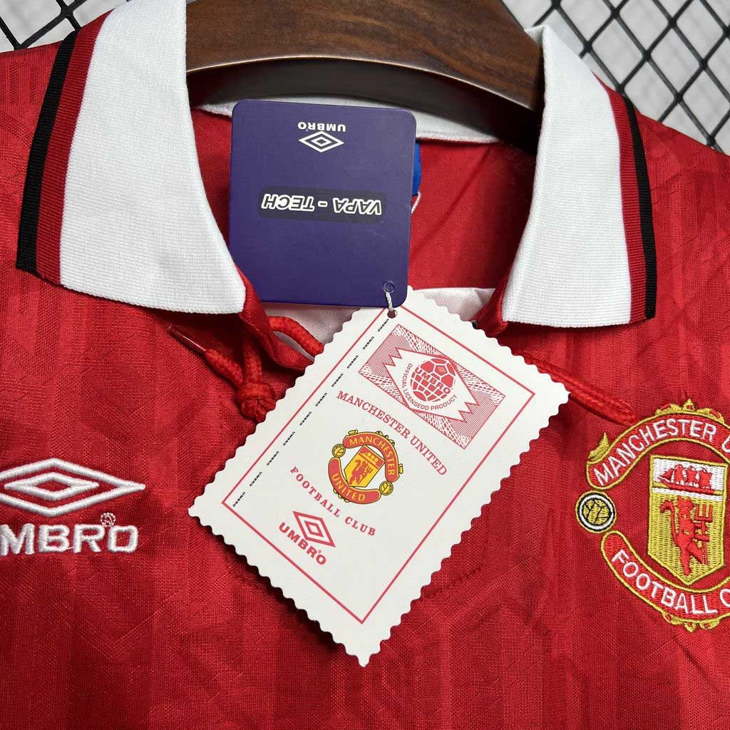Manchester United Retro Home Football Jersey Shirt 1992/94 - Image 6