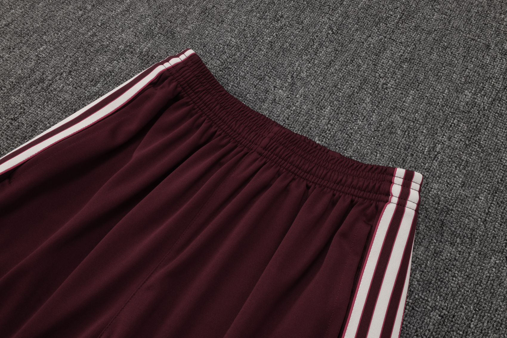 Bayern Munich Training Kit (Sweatshirt+Pants) Red 2025/26 - Image 3