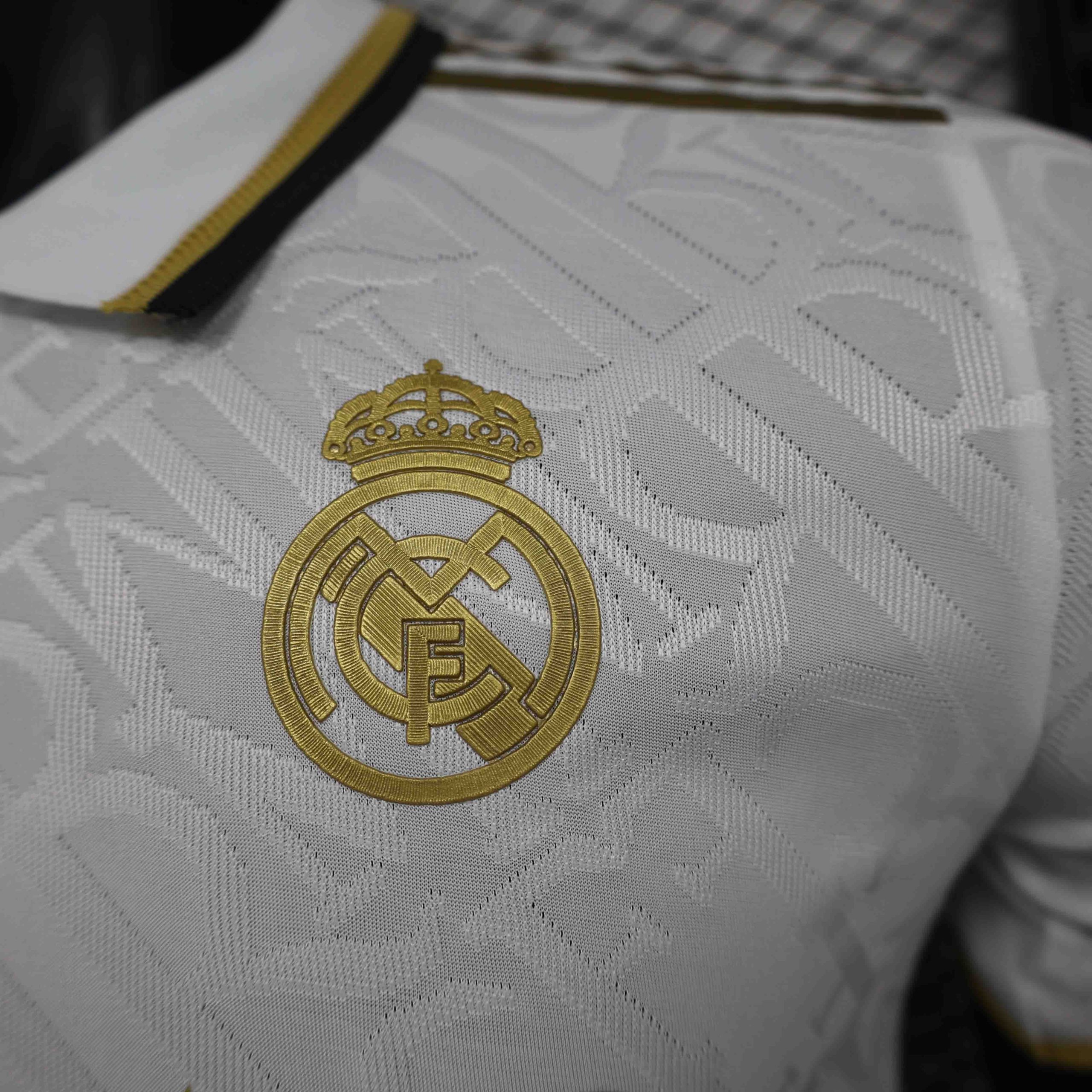 Real Madrid Soccer Jersey Golden Special Edition Shirt 2024/25 - Image 4