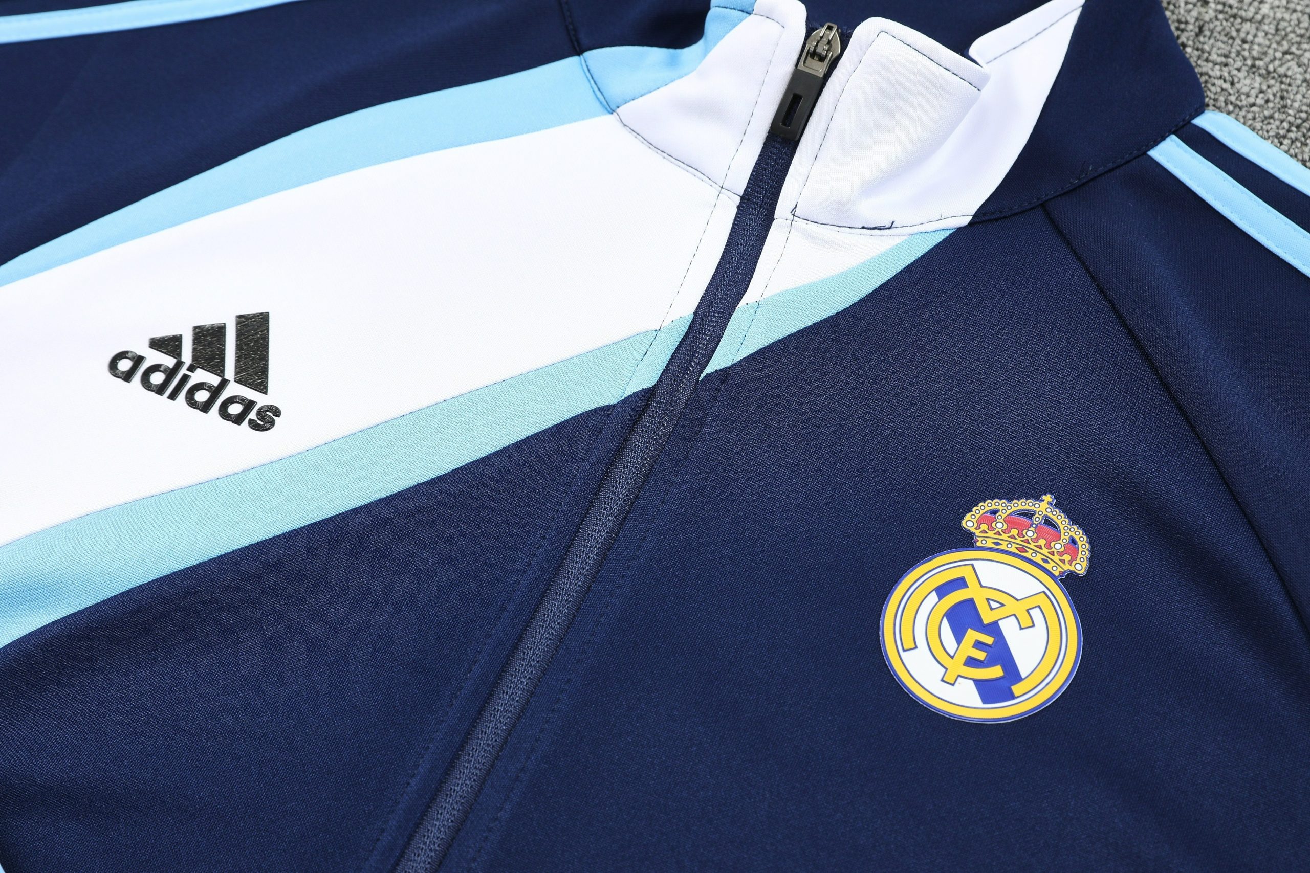 Real Madrid Retro Training Kit (Jacket+Pants) 2025/26 - Image 4