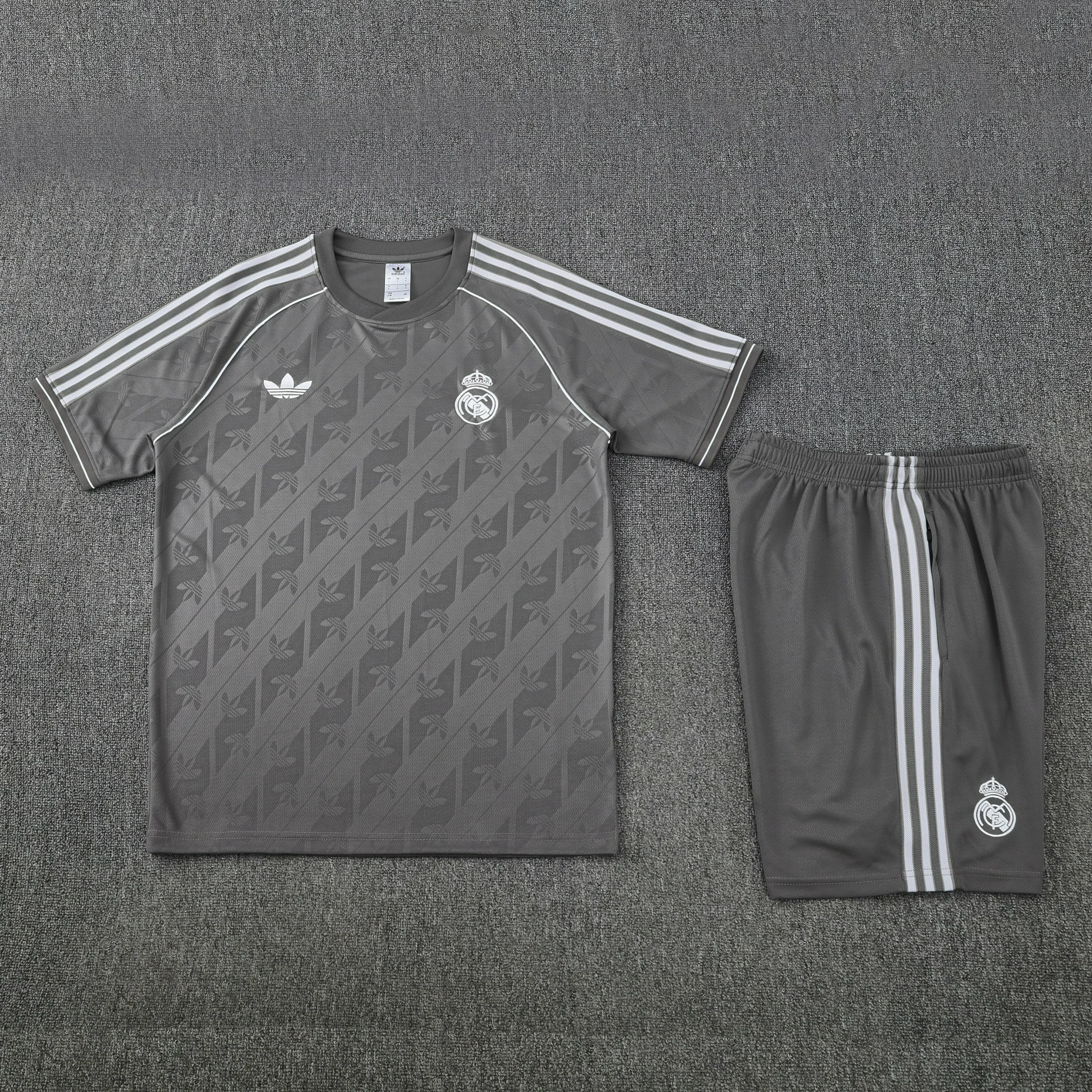 Real Madrid Training Jersey Kit Gray 2025/26 - Image 5