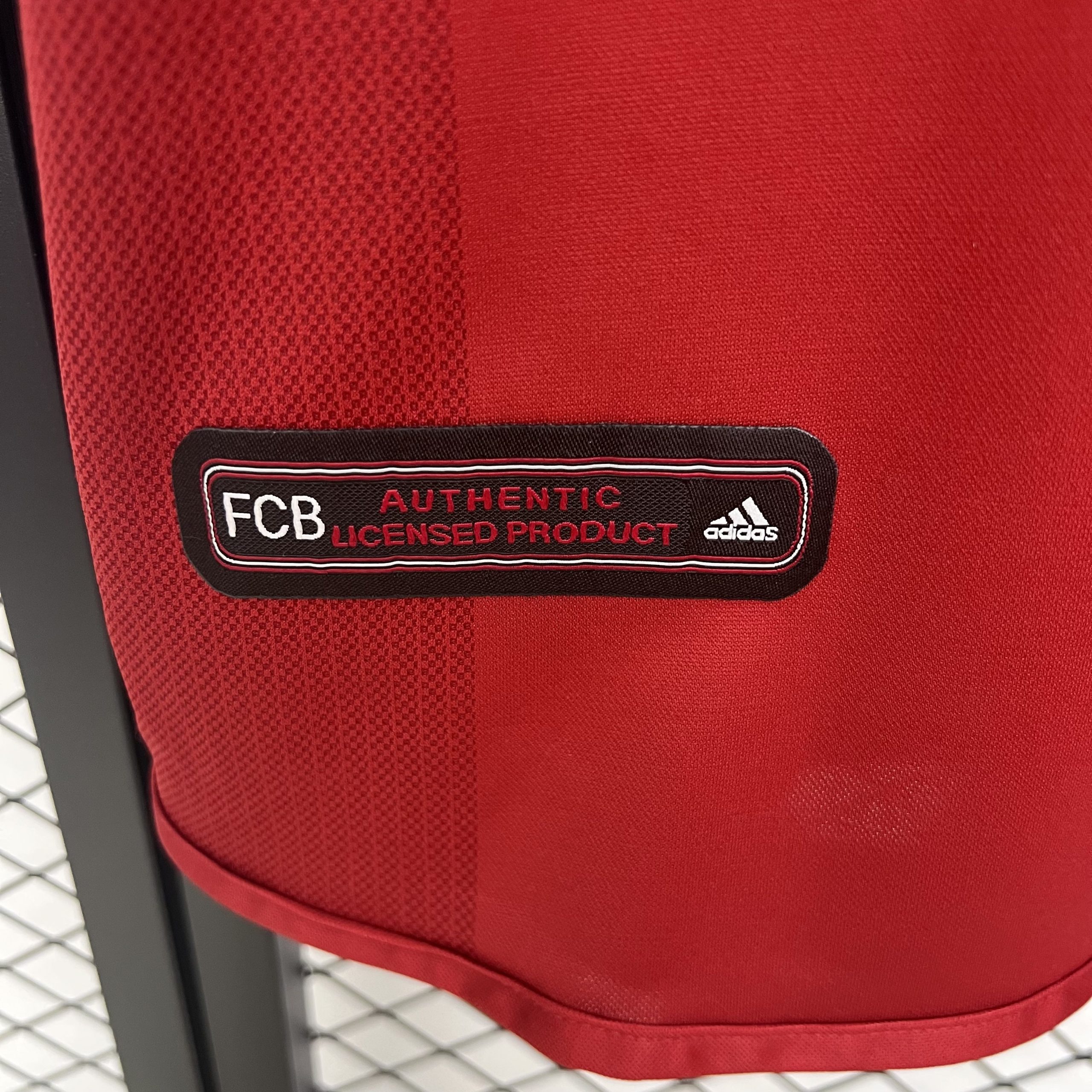 Bayern Munich Retro Jersey Home Soccer Shirt 2001-02 - Image 5