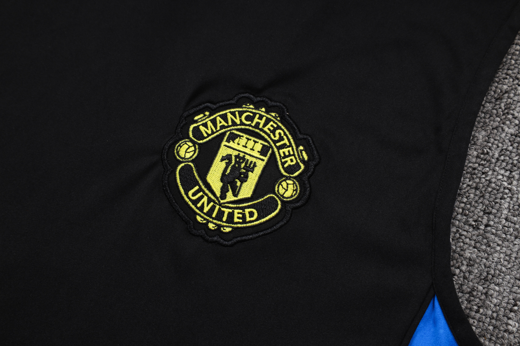 Manchester United Sleeveless Training Kit Black 2025/26 - Image 4