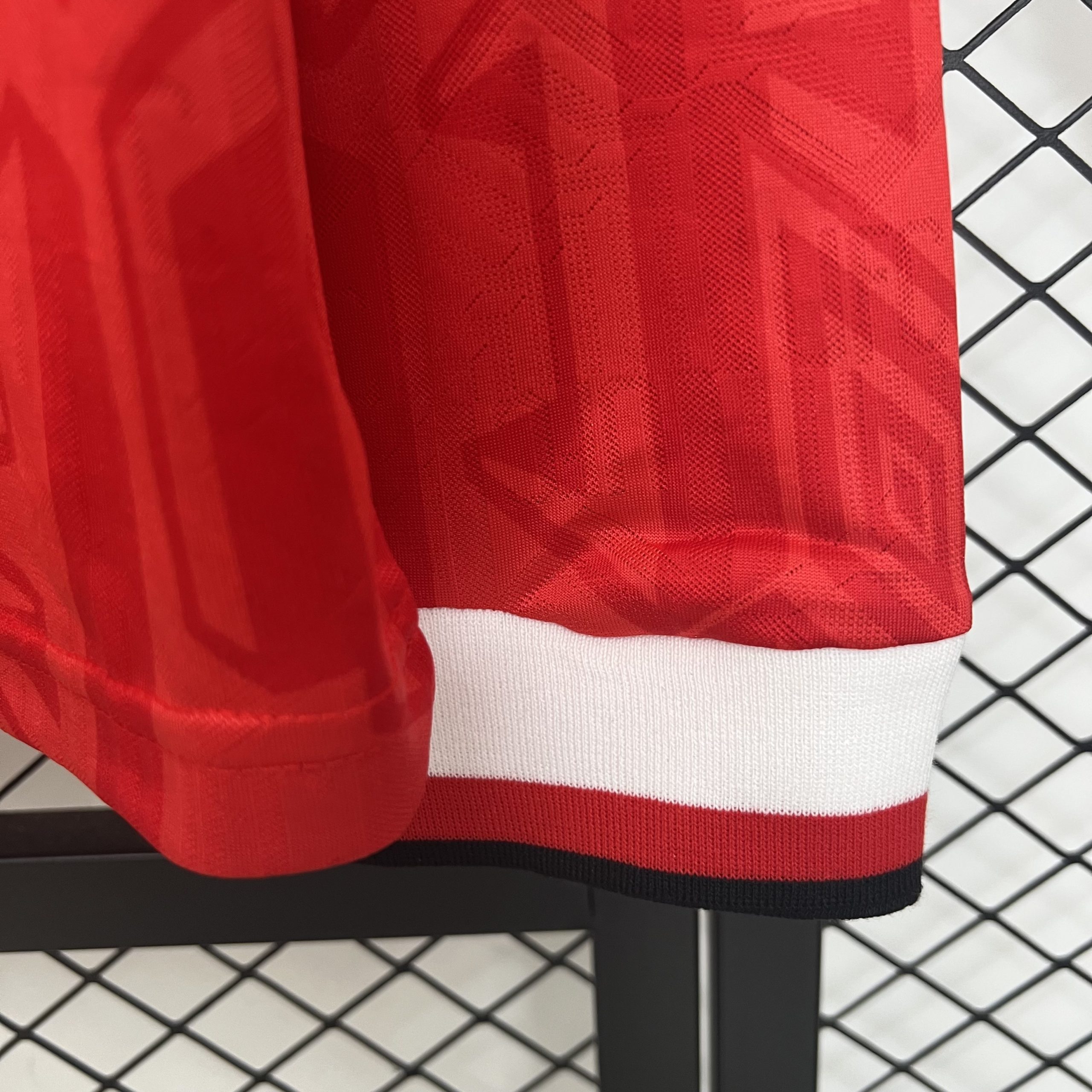 Manchester United Retro Home Long Sleeve Football Jersey Shirt 1992/94 - Image 3