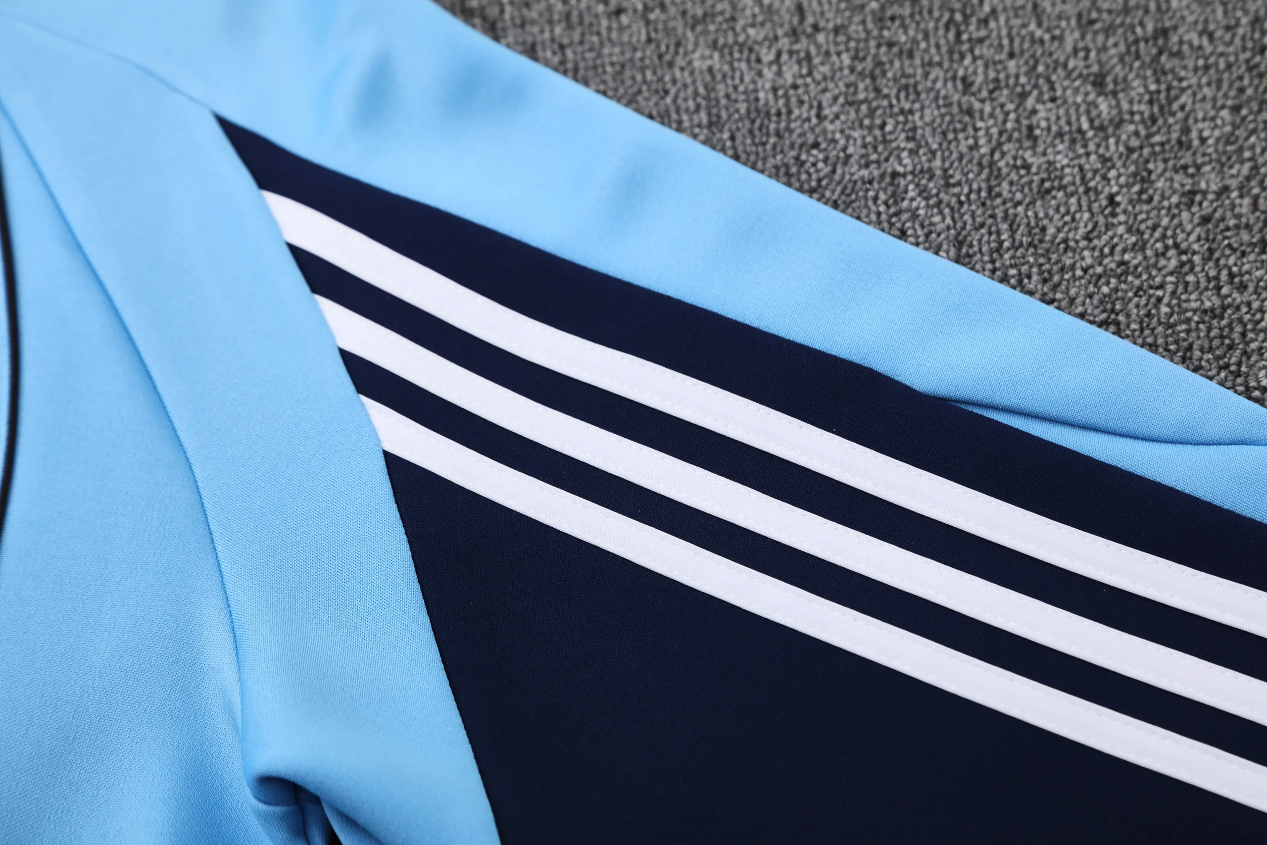 Real Madrid Retro Training Kit (Jacket+Pants) 2025/26 - Image 4