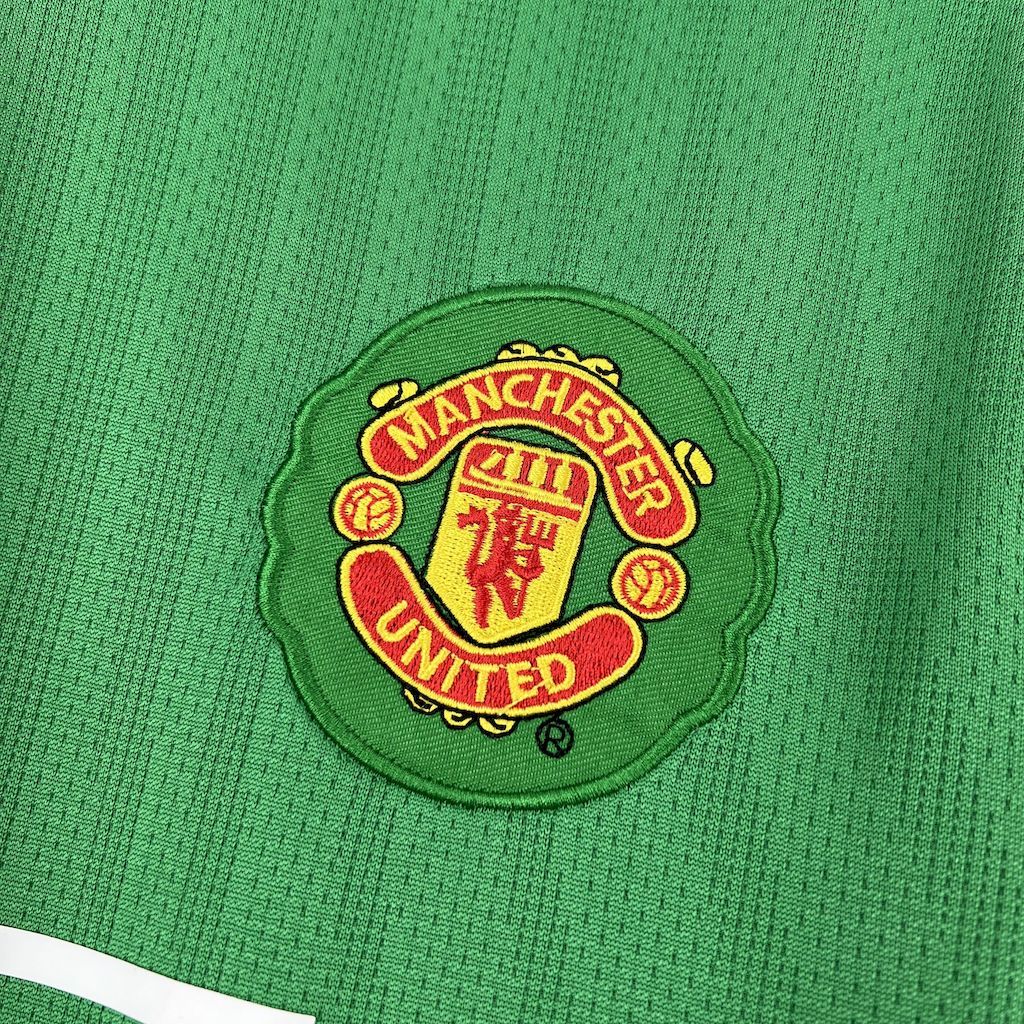Manchester United Retro Green Goalkeeper Football Jersey Shirt 2007/08 - Image 4