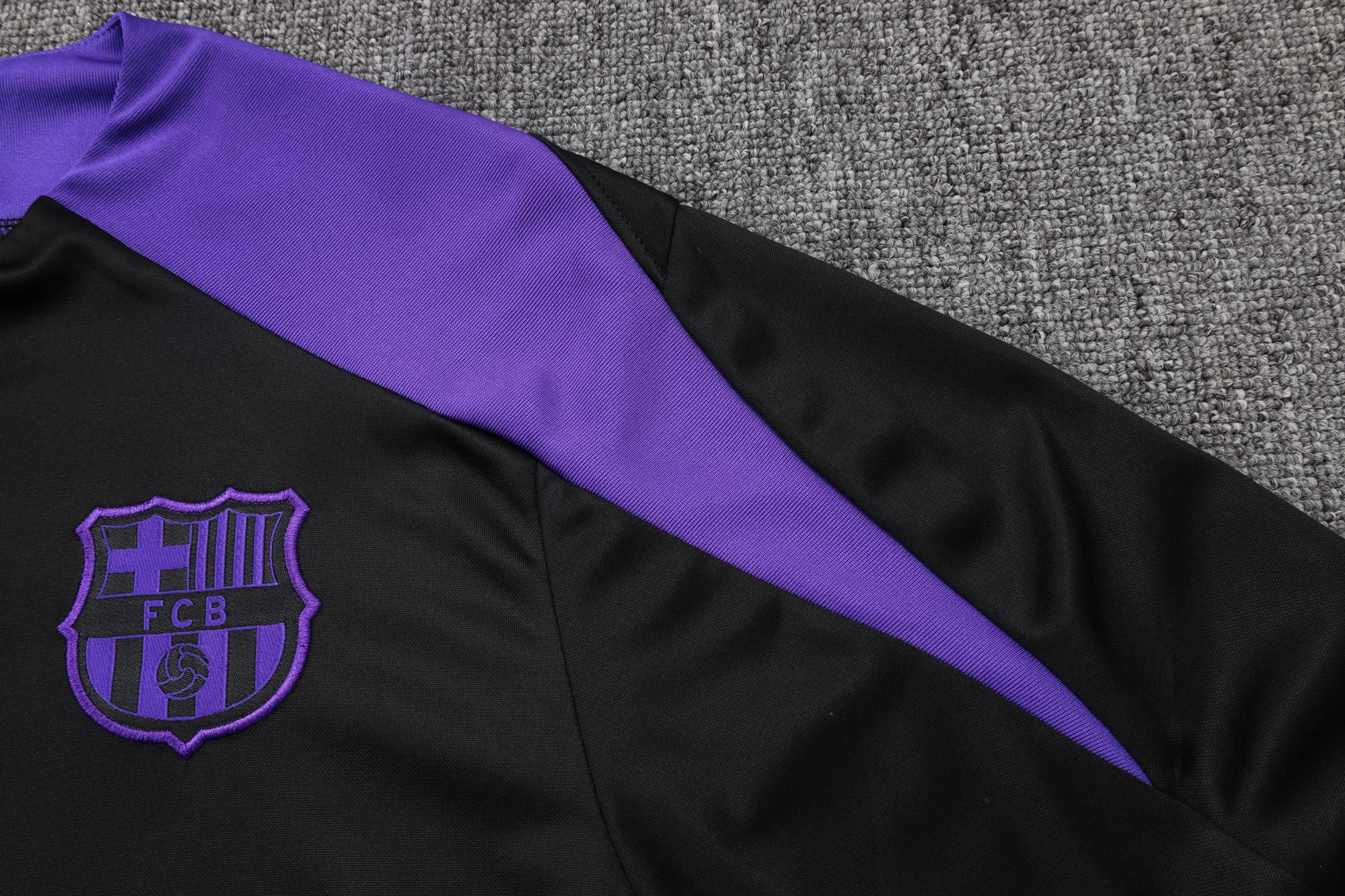 Barcelona Training Kit (Sweatshirt+Pants) Black&Purple 2025/26 - Image 4