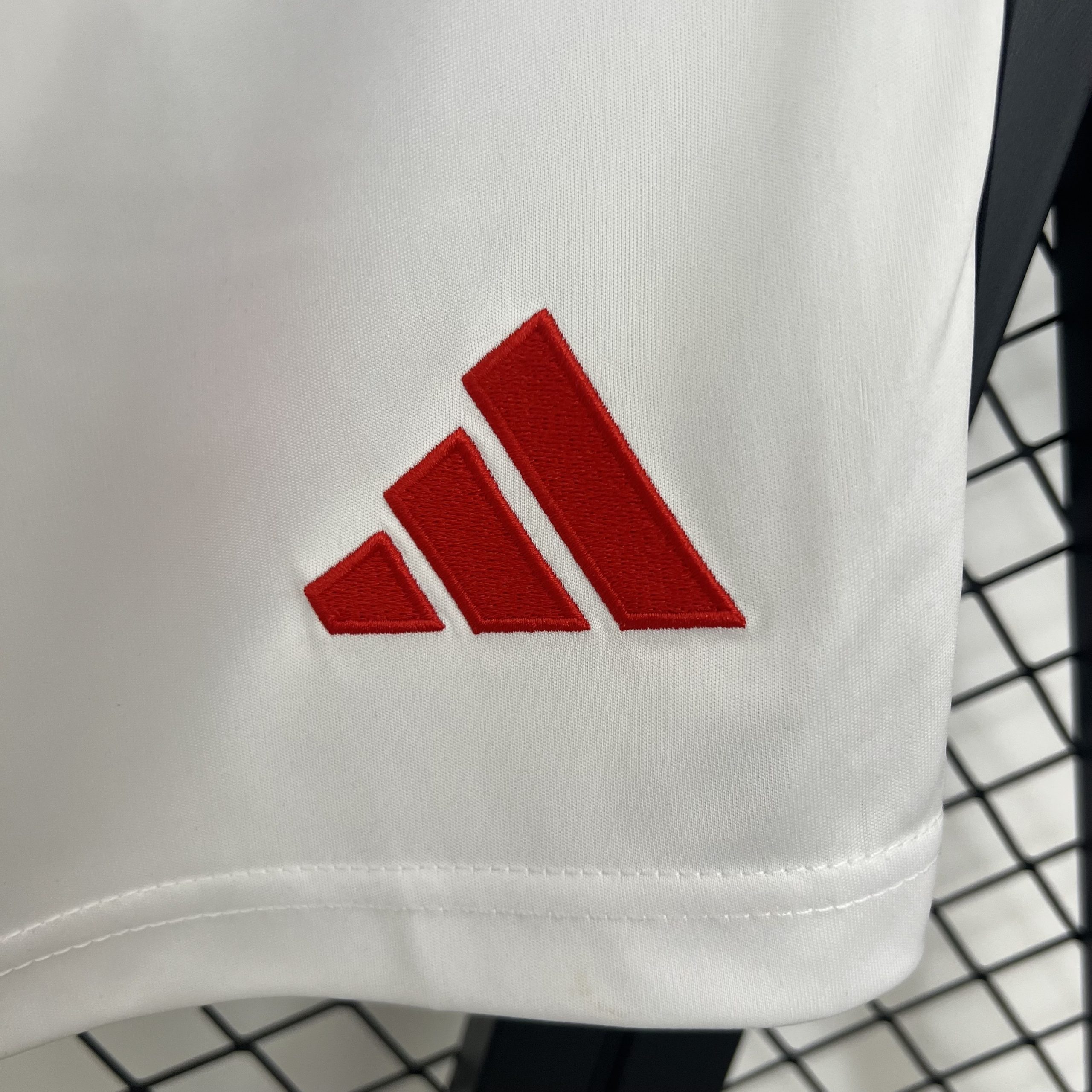 Manchester United Home Football Jersey Shorts 2025/26 - Image 4