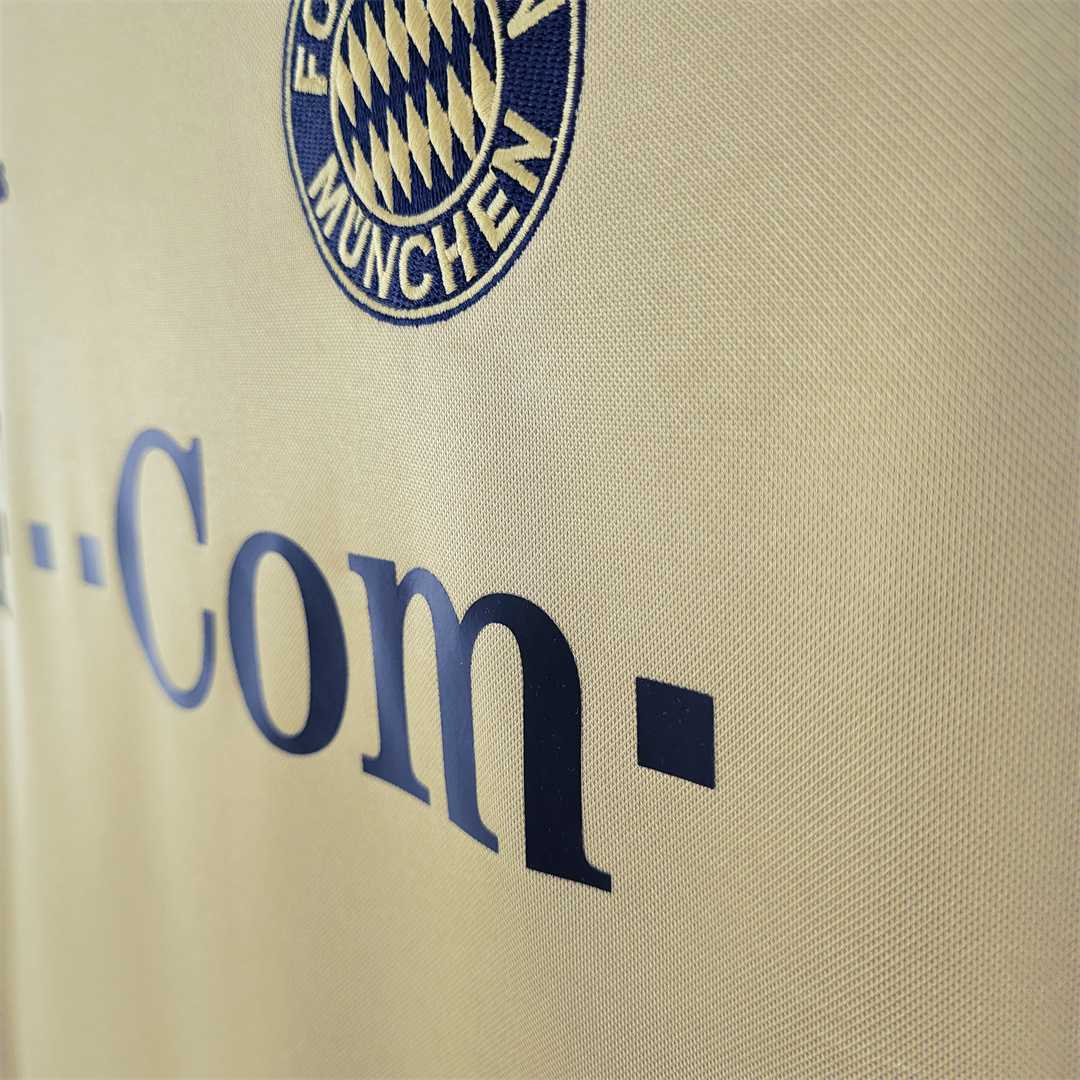 Bayern Munich Retro Jersey Away Soccer Shirt 2004/05 - Image 5
