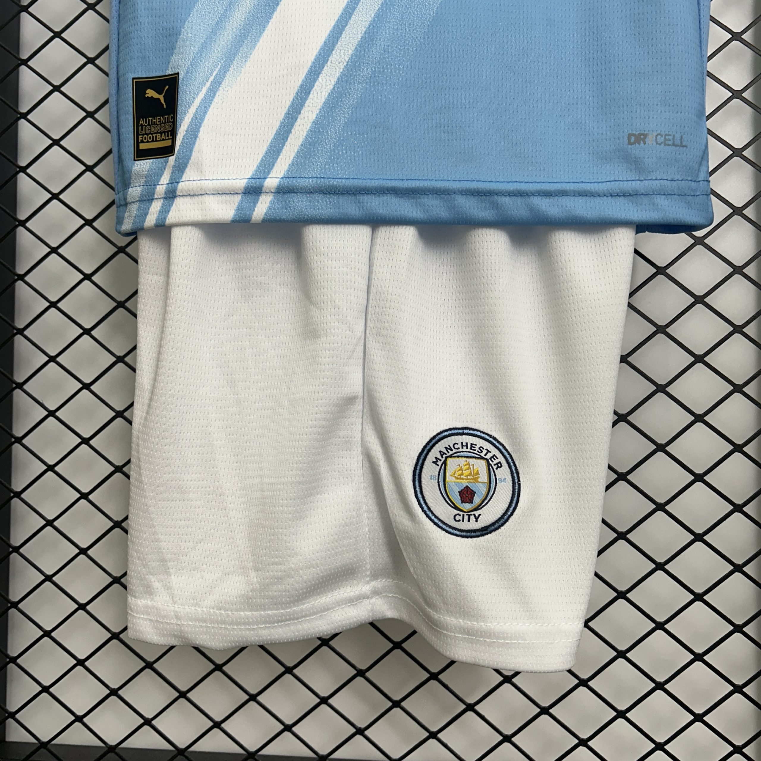 Manchester City Home Kids Kit Jersey+Shorts 2025/26 - Image 3