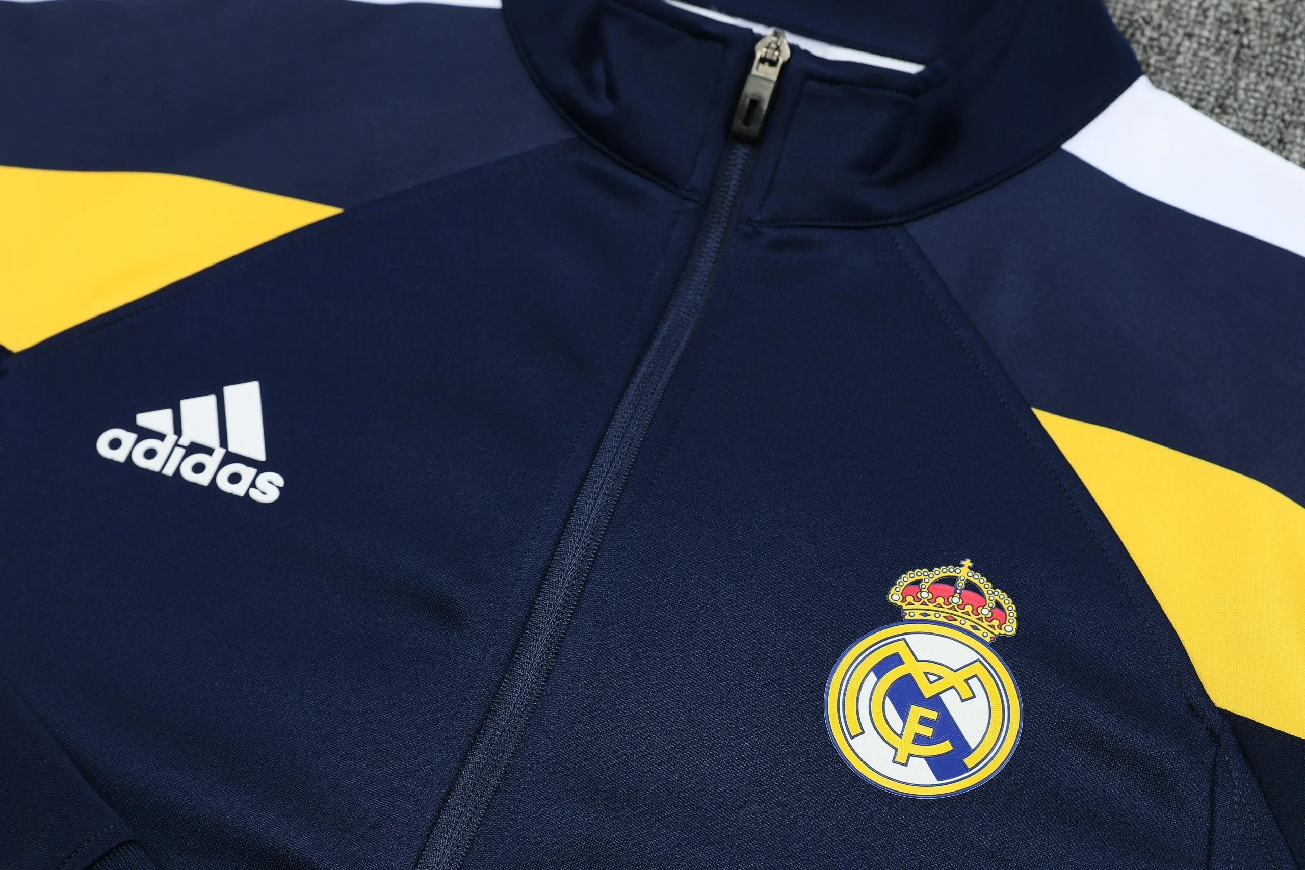 Real Madrid Retro Training Kit (Jacket+Pants) 2025/26 - Image 4