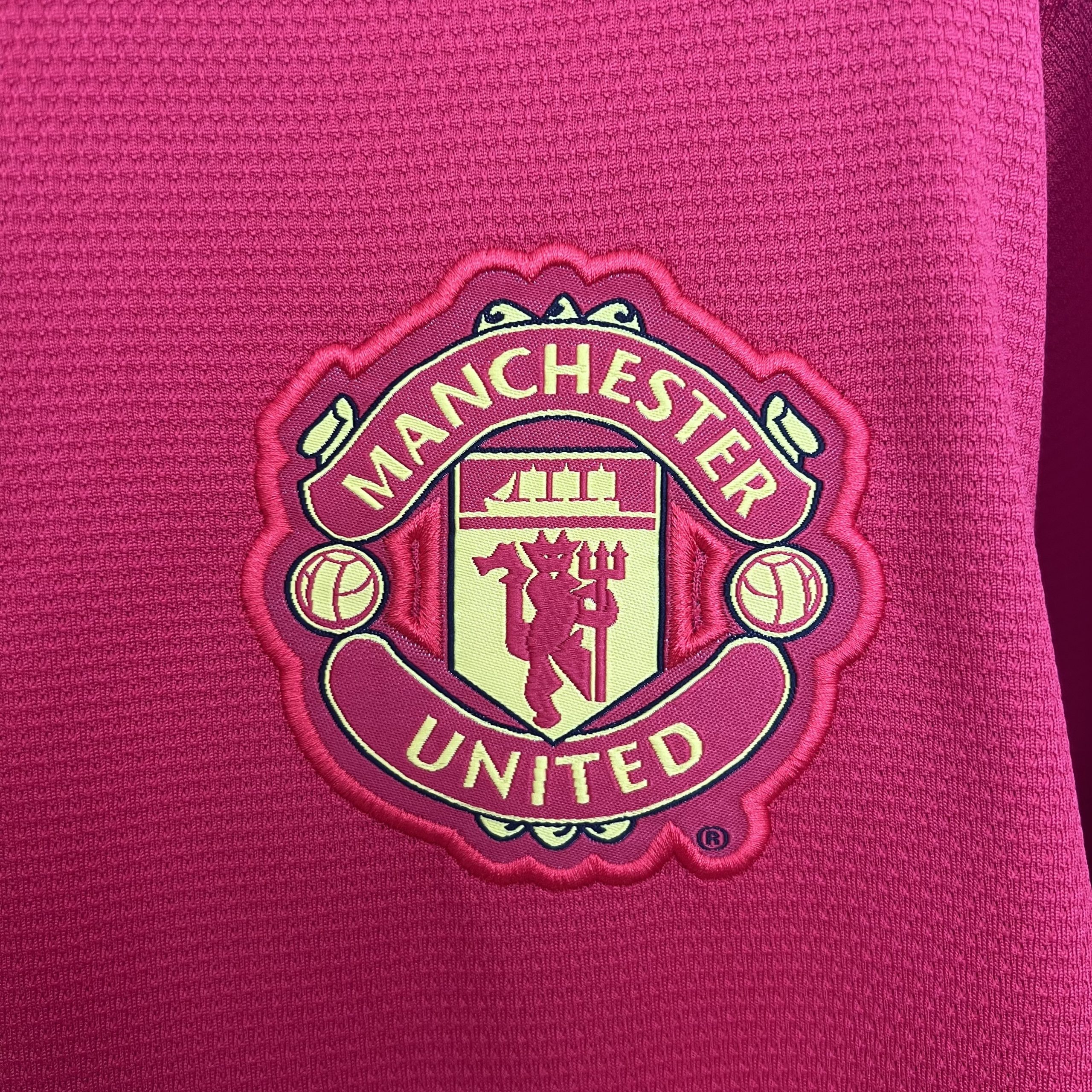 Manchester United Retro Home Long Sleeve Football Jersey Shirt 2013/14 - Image 6