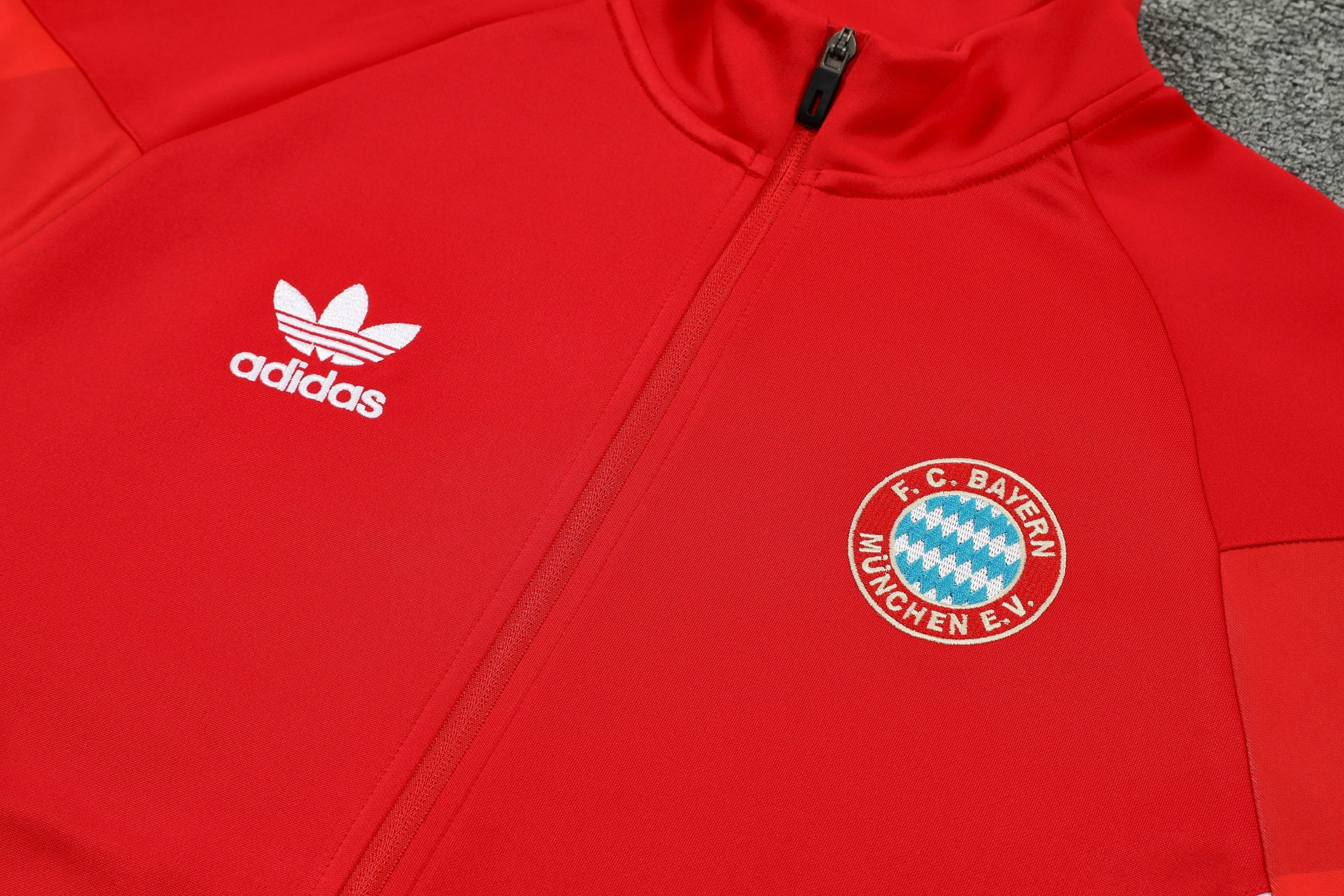 Bayern Munich Training Kit (Jacket+Pants) Red 2025/26 - Image 5
