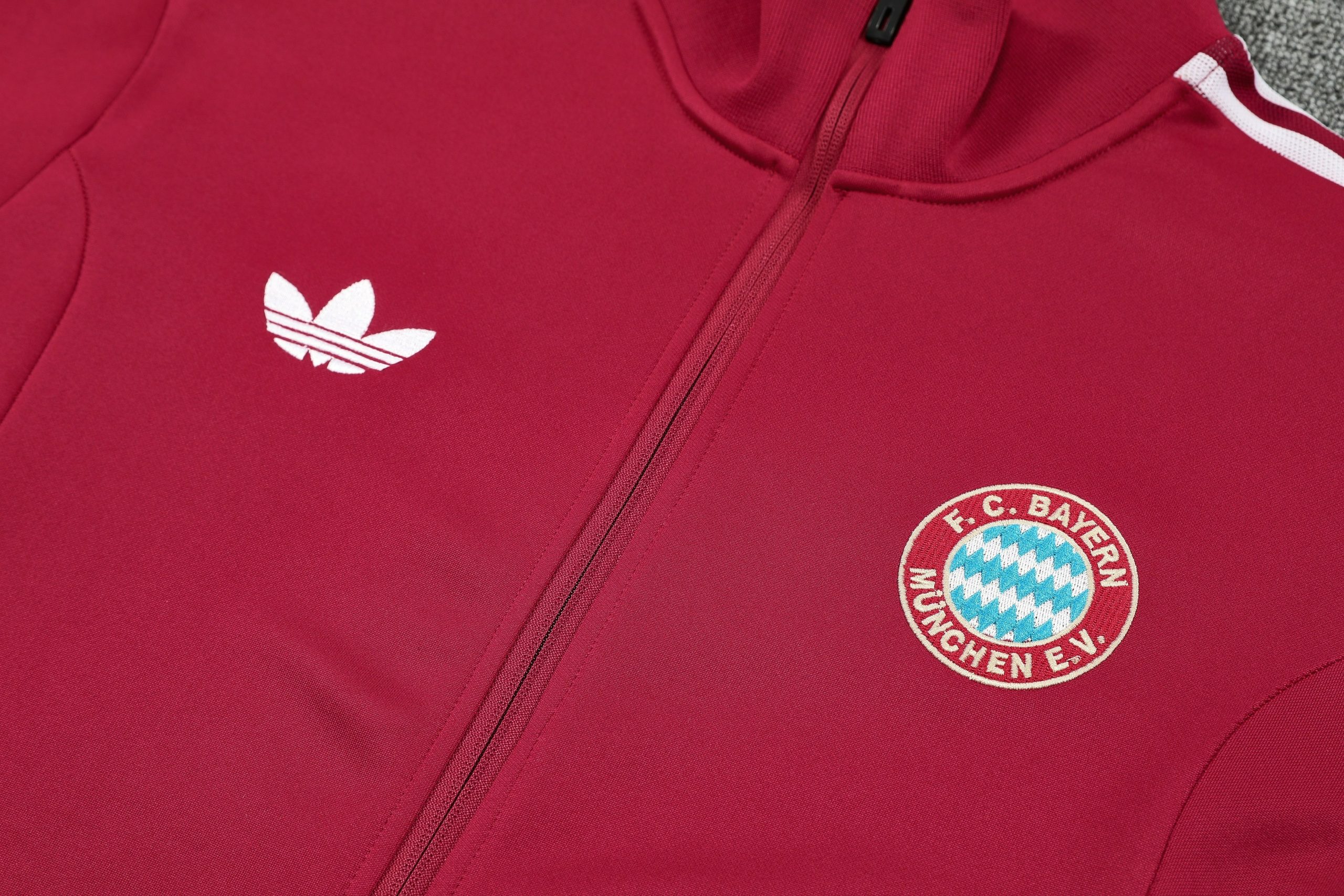 Bayern Munich Training Kit (Jacket+Pants) Red 2025/26 - Image 4
