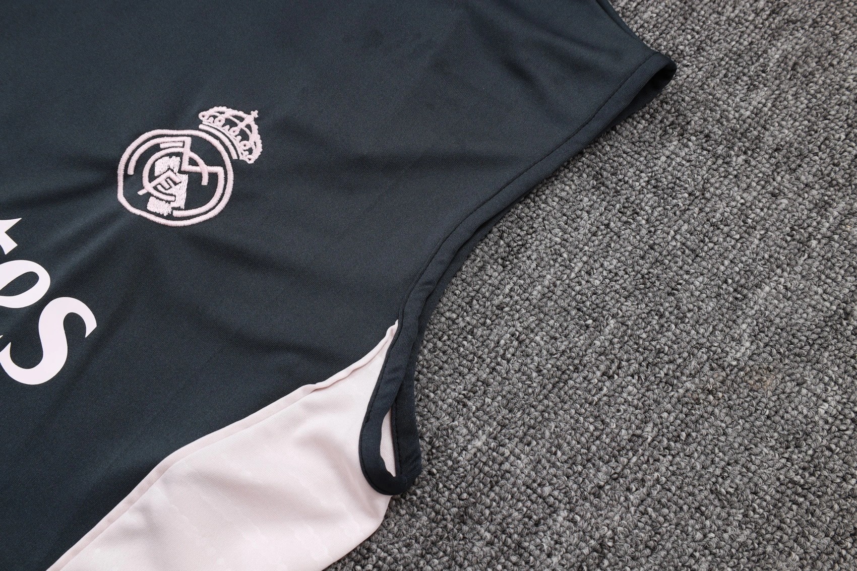 Real Madrid Sleeveless Training Kit Gray 2025/26 - Image 6