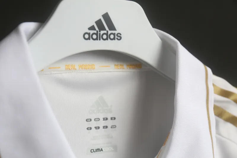 Real Madrid Retro Jersey Home Long Sleeve Soccer Shirt 2011/12 - Image 3