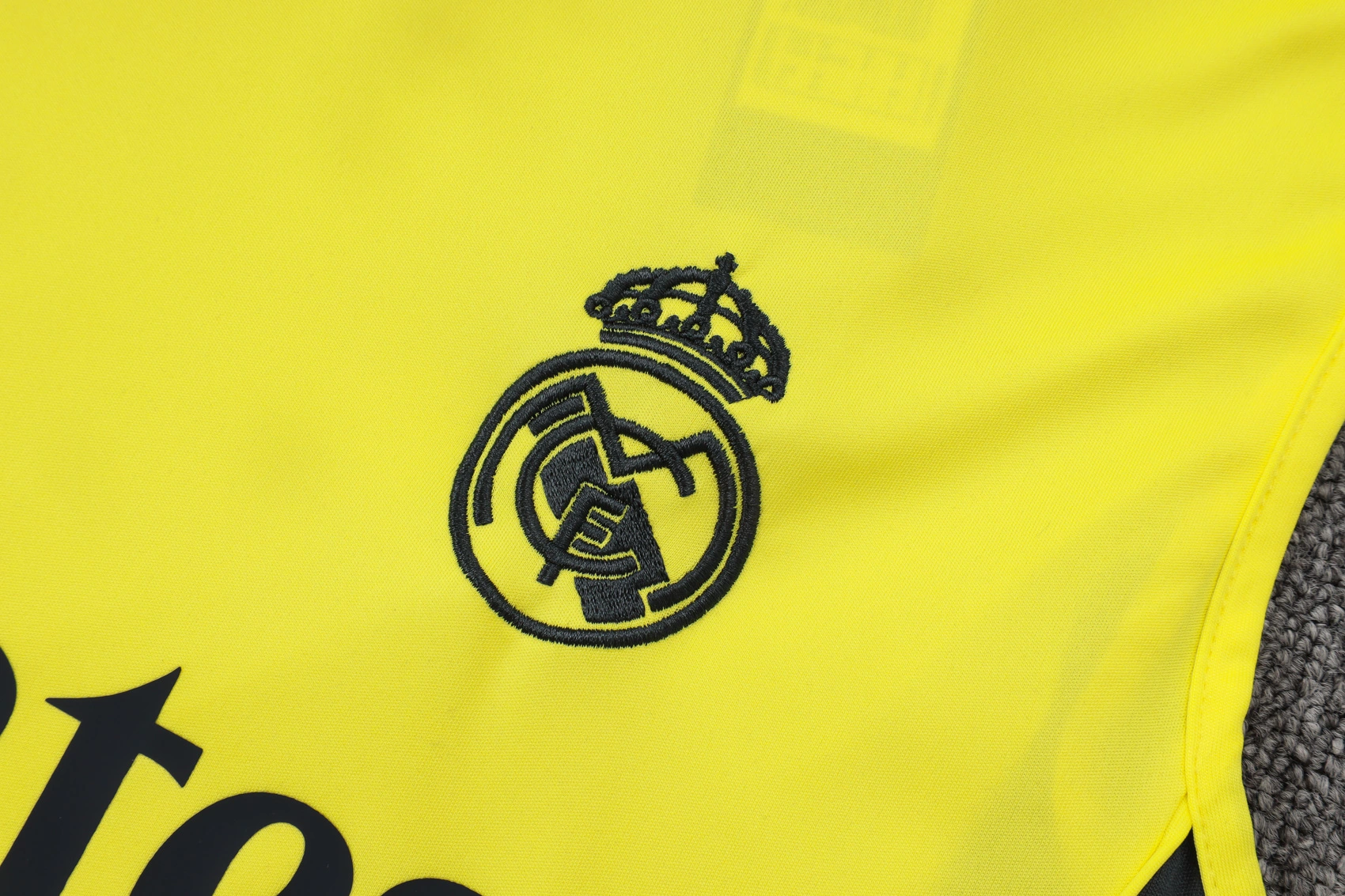 Real Madrid Sleeveless Training Kit Yellow 2025/26 - Image 5