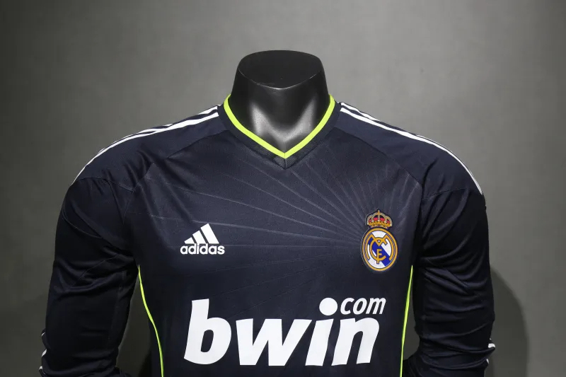Real Madrid Retro Jersey Away Long Sleeve Soccer Shirt 2010/11 - Image 2