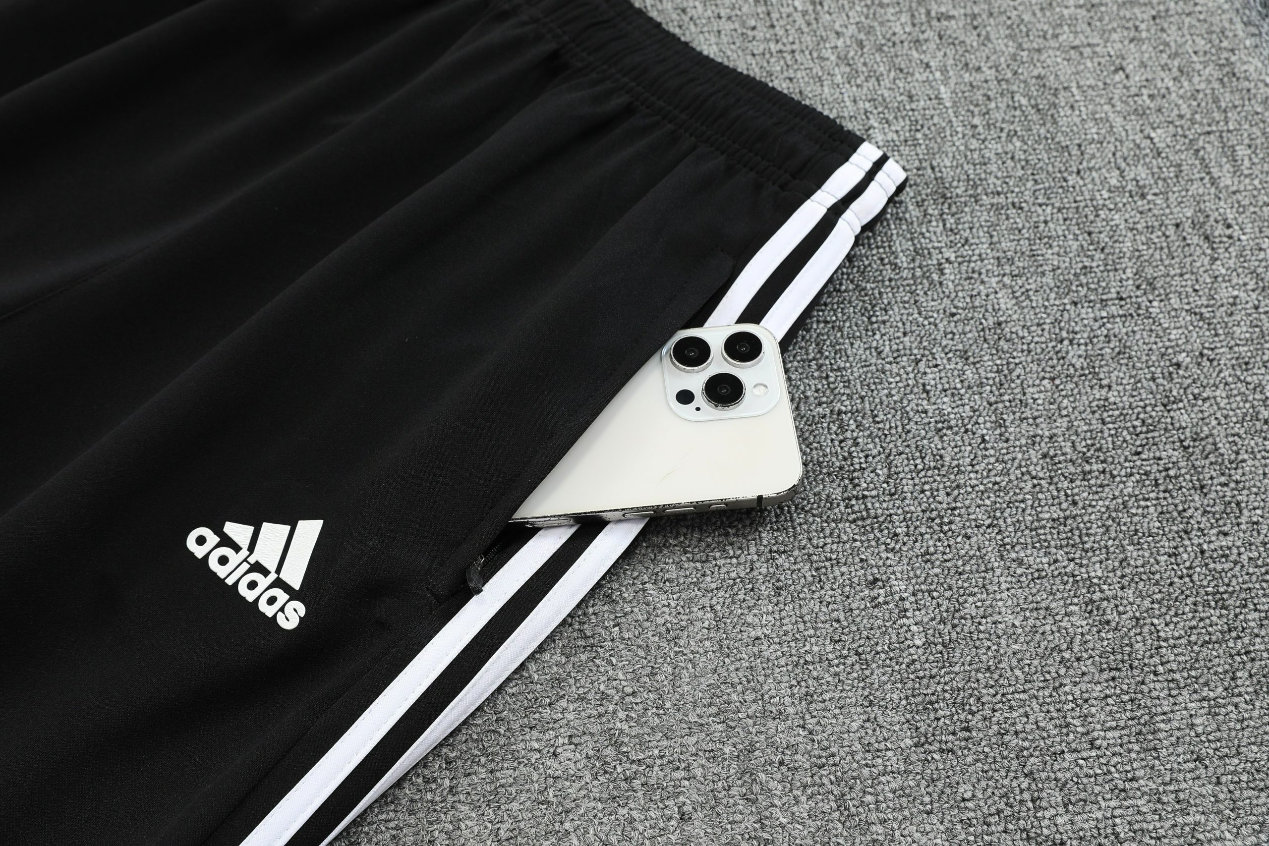 Real Madrid Retro Training Kit (Jacket+Pants) 2025/26 - Image 4