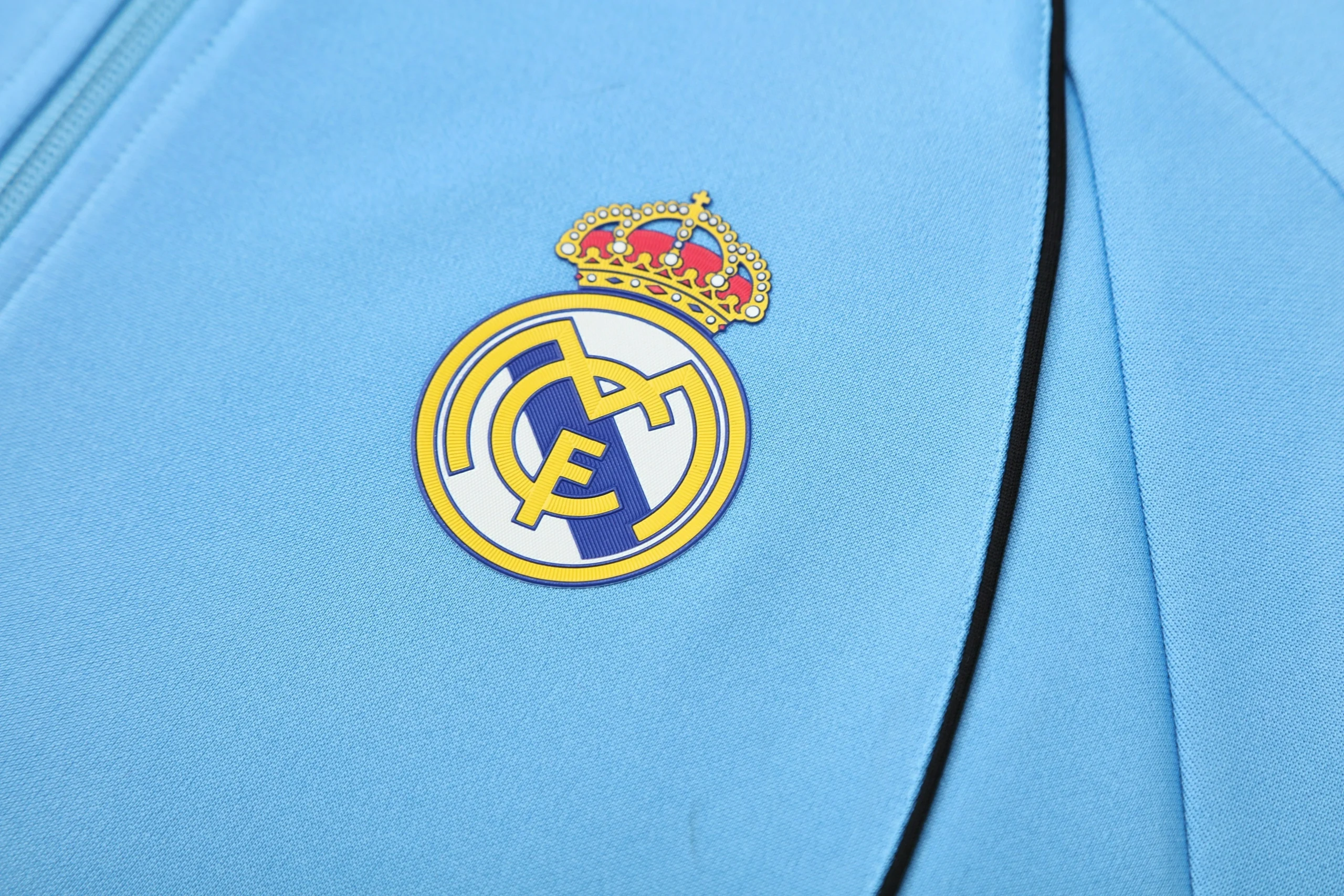 Real Madrid Retro Training Kit (Jacket+Pants) 2025/26 - Image 5