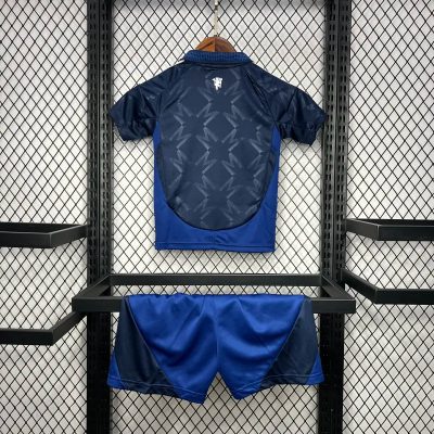 Alternative view of Manchester United Away Kids Kit Jersey+Shorts 2024/25