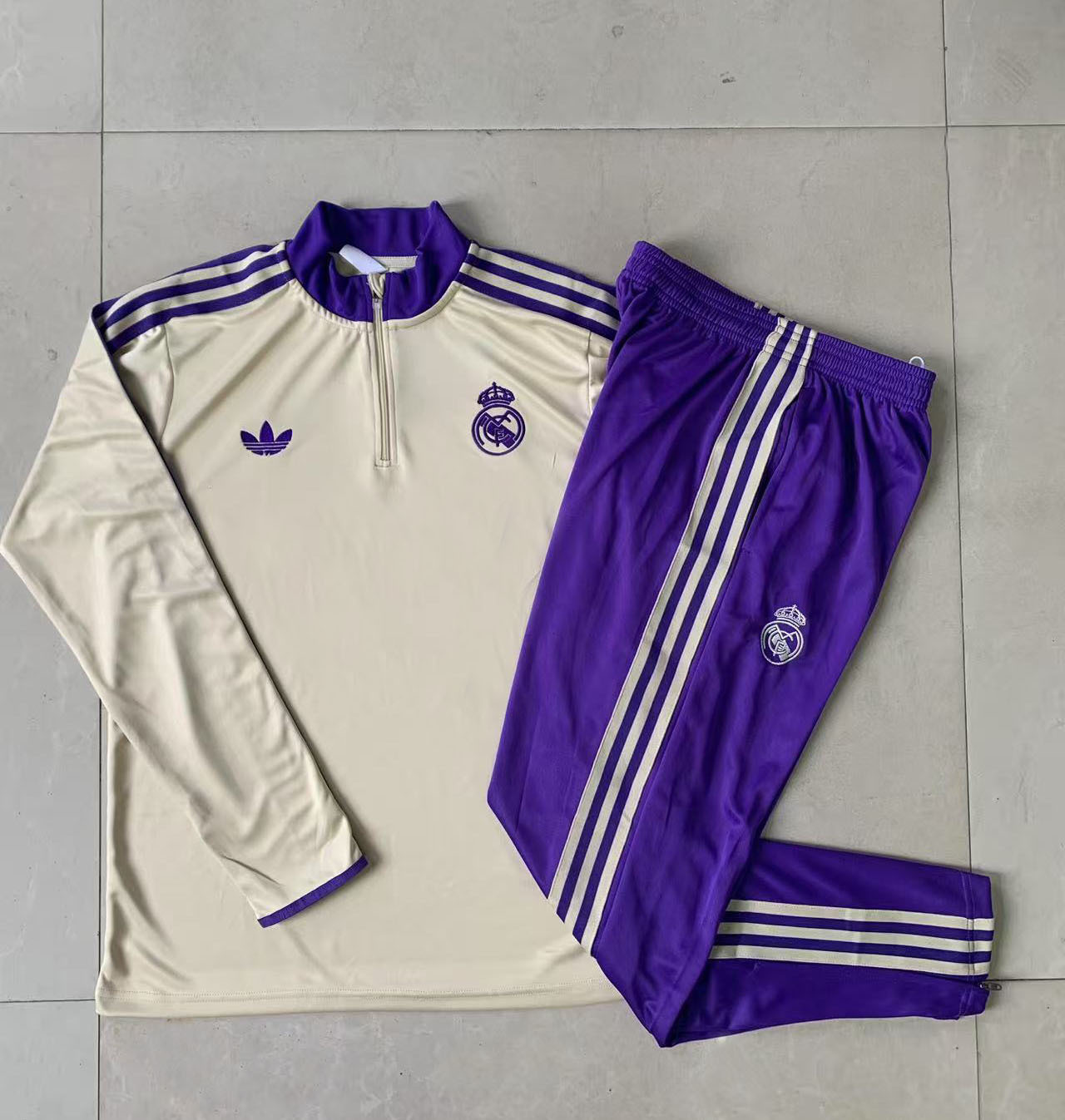 Kids Real Madrid Training Kit (Sweatshirt+Pants) Apricot 2025/26 - Image 2