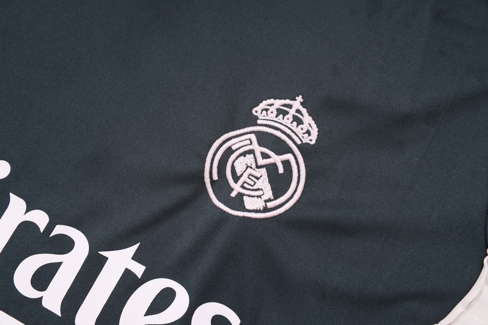 Real Madrid Sleeveless Training Kit Gray 2025/26 - Image 5