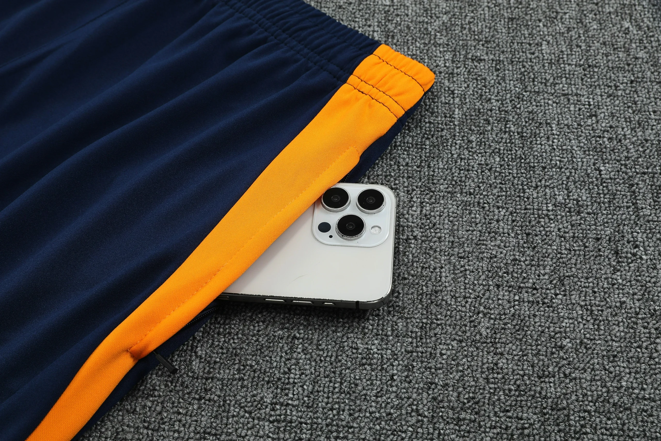 Real Madrid Training Kit (Polo+Pants) 2025/26 - Image 4