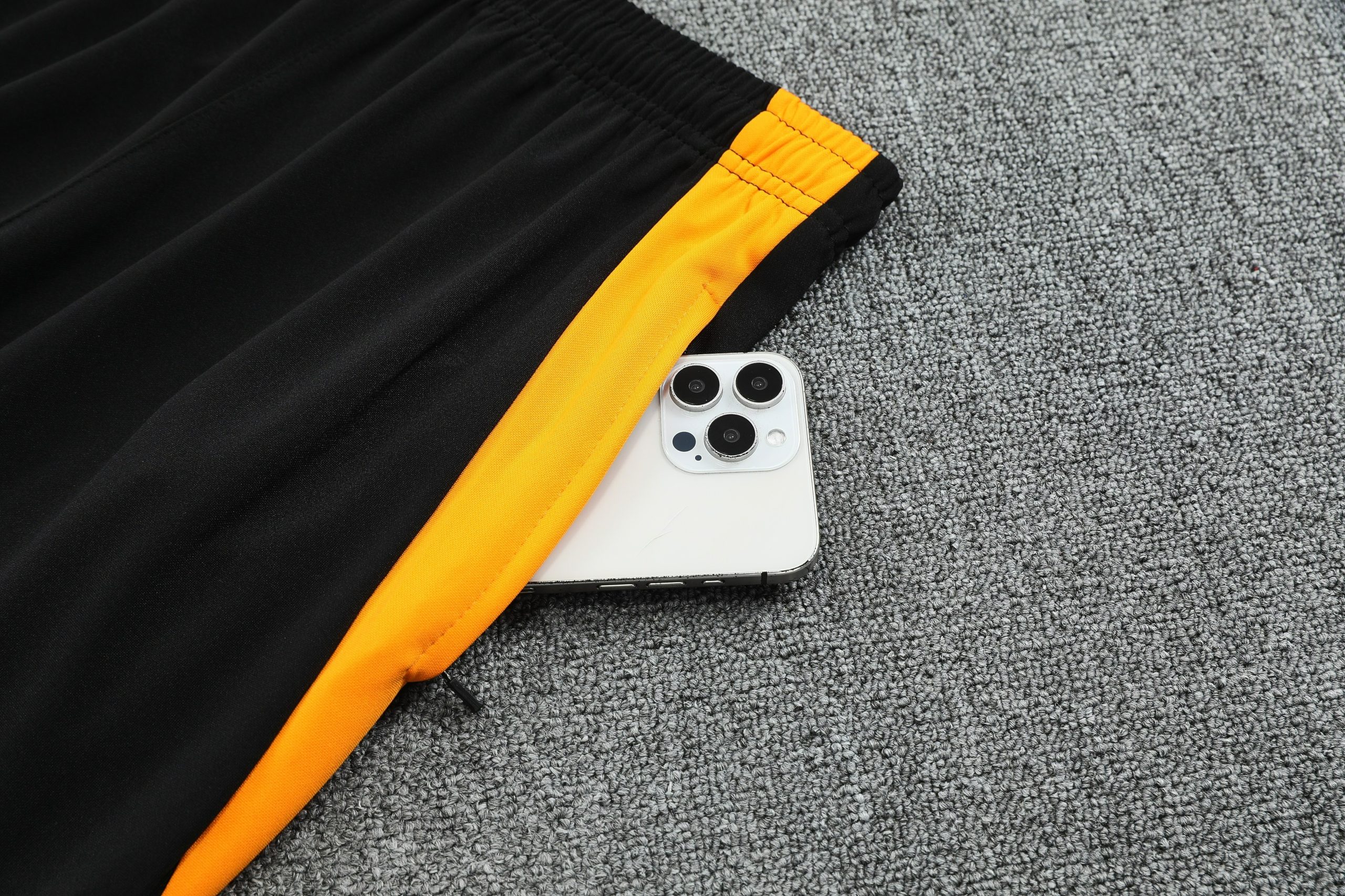 Bayern Munich Training Kit (Polo+Pants) Red 2025/26 - Image 3