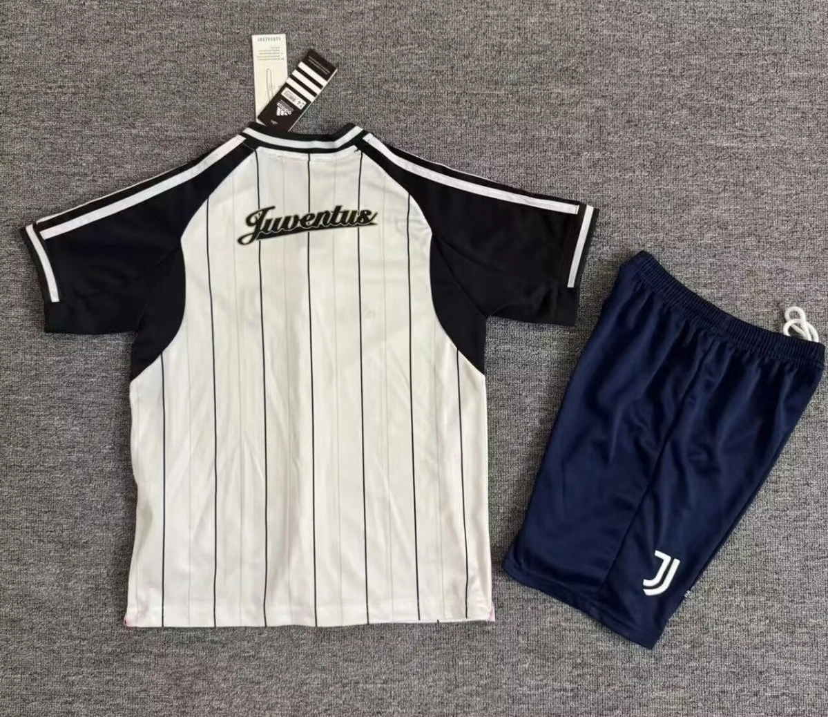 Juventus x US Pack Baseball Kids Kit Jersey+Shorts 2025/26 - Image 2
